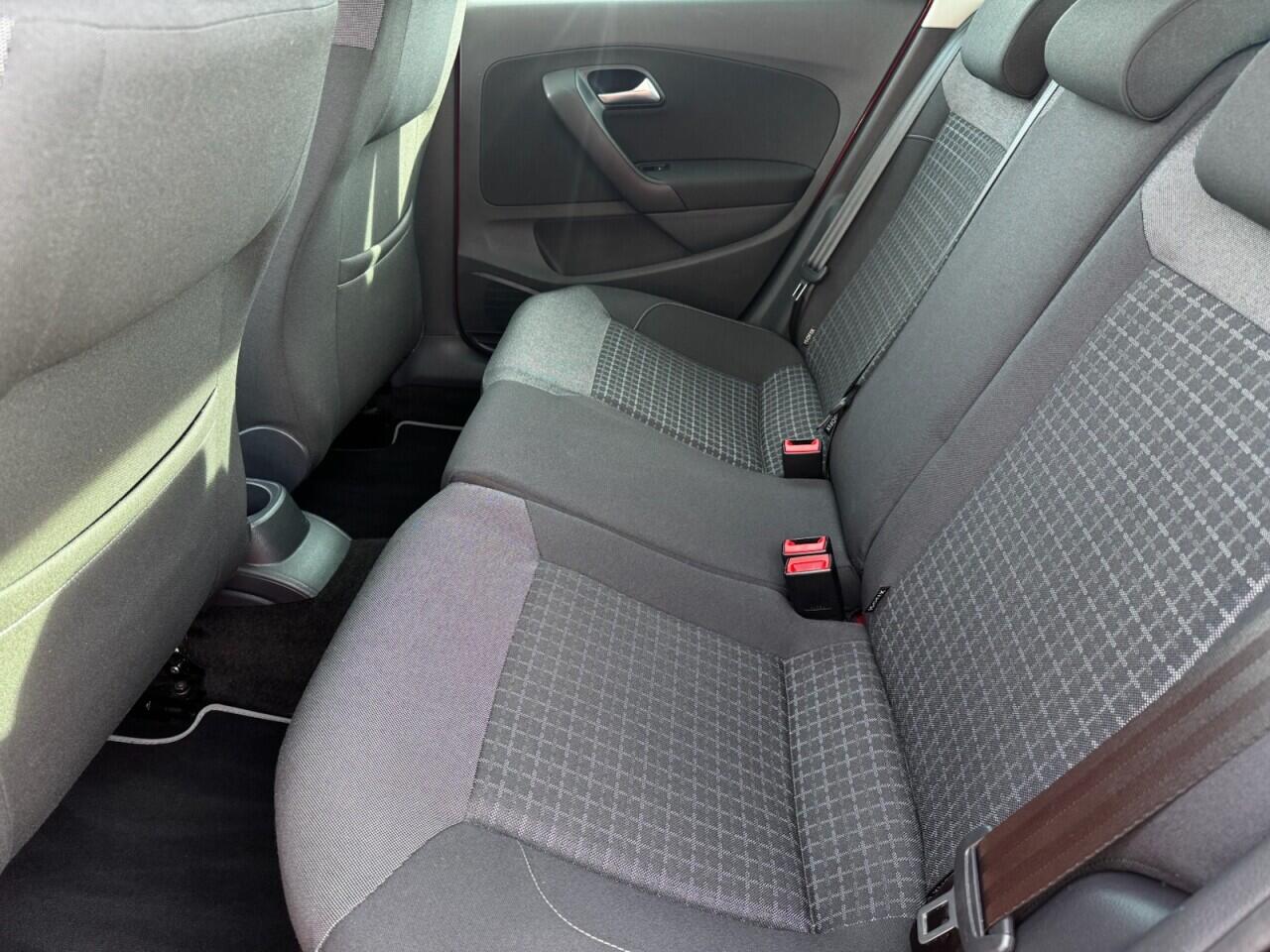 Volkswagen Polo view 23