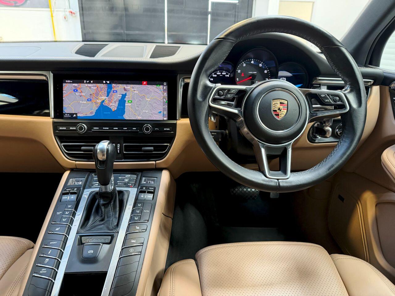 Porsche Macan view 21