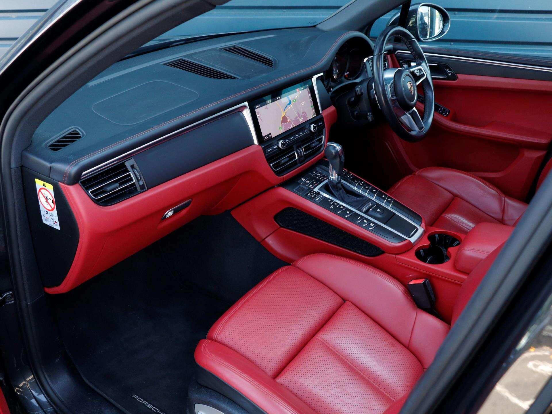 Porsche Macan view 9