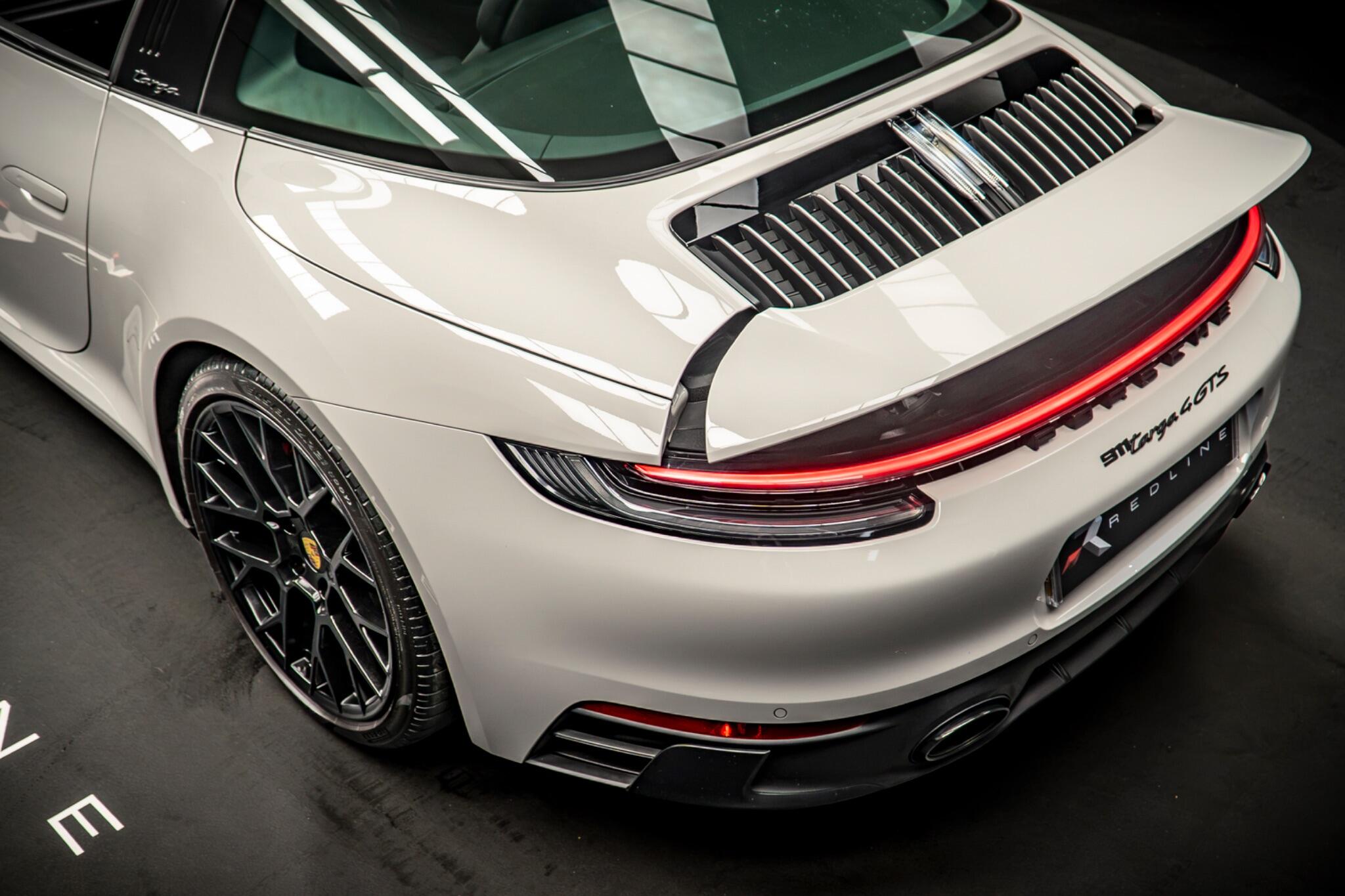 Porsche 911 view 20