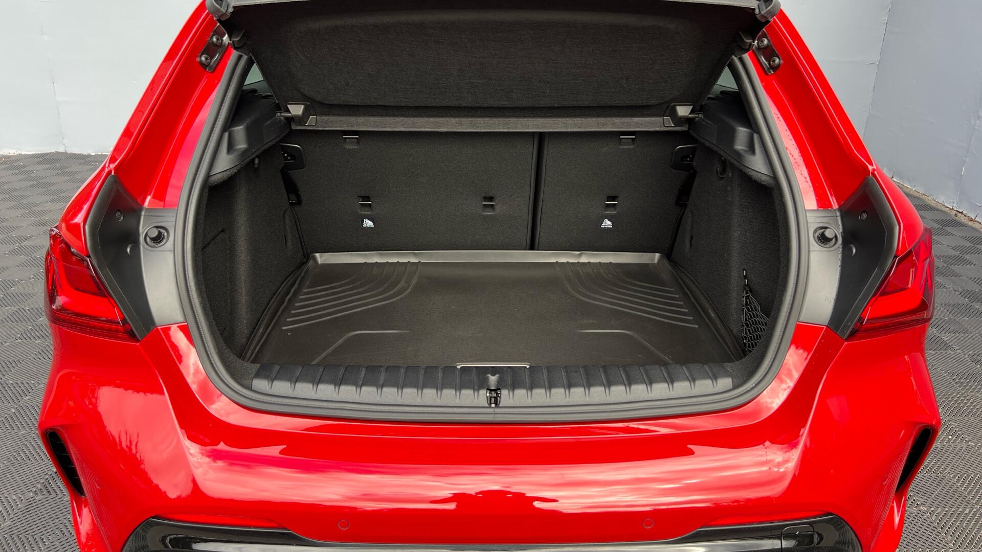 BMW 1 Series view 13