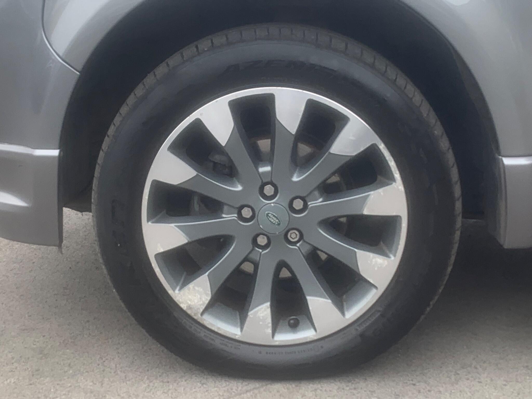 Land Rover Freelander 2 view 14