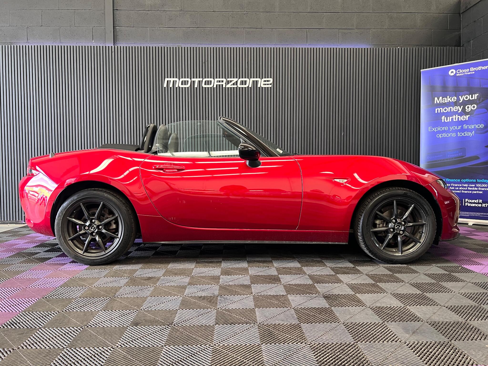 Mazda MX-5 view 6