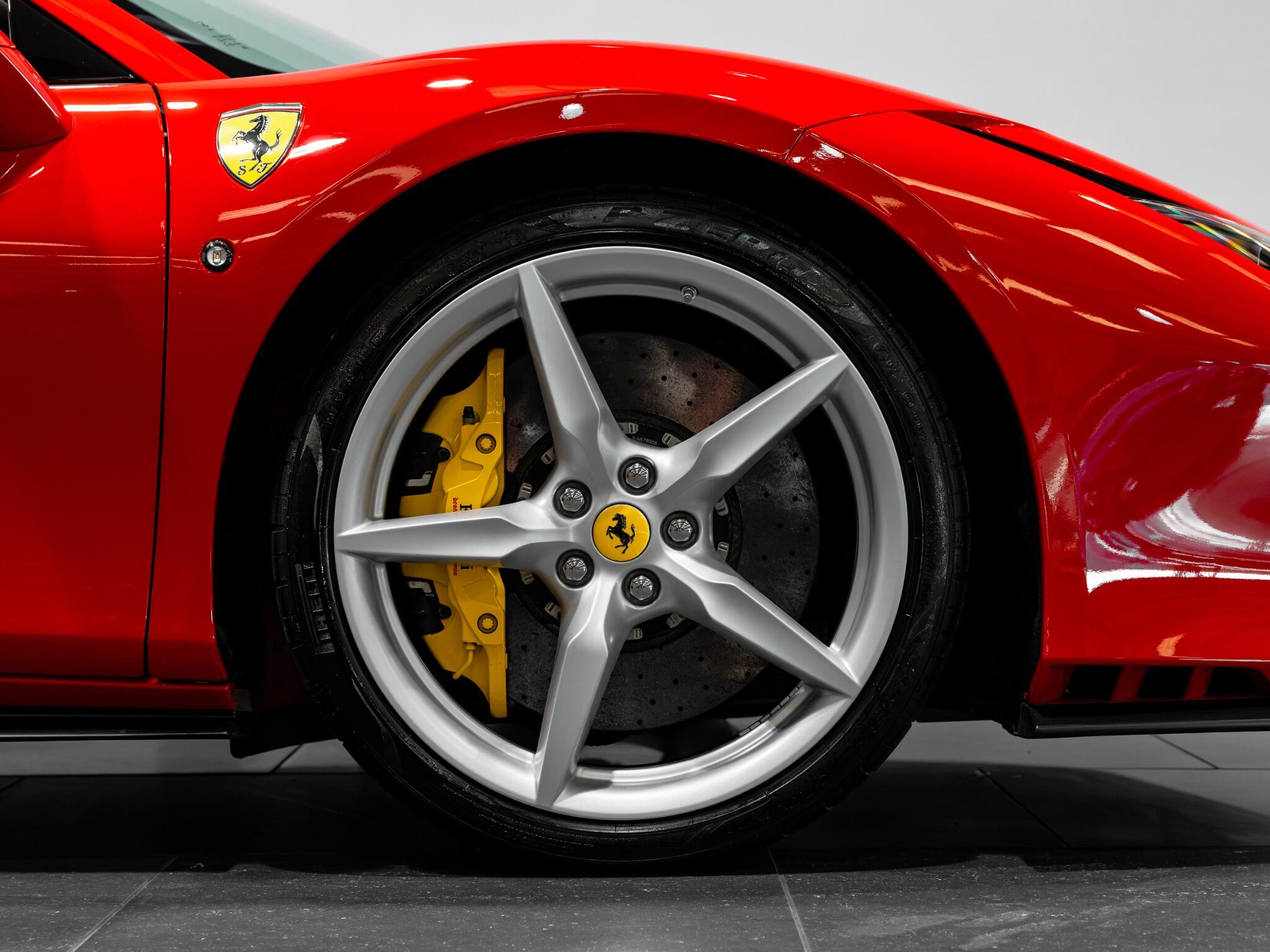 Ferrari F8 Tributo view 4