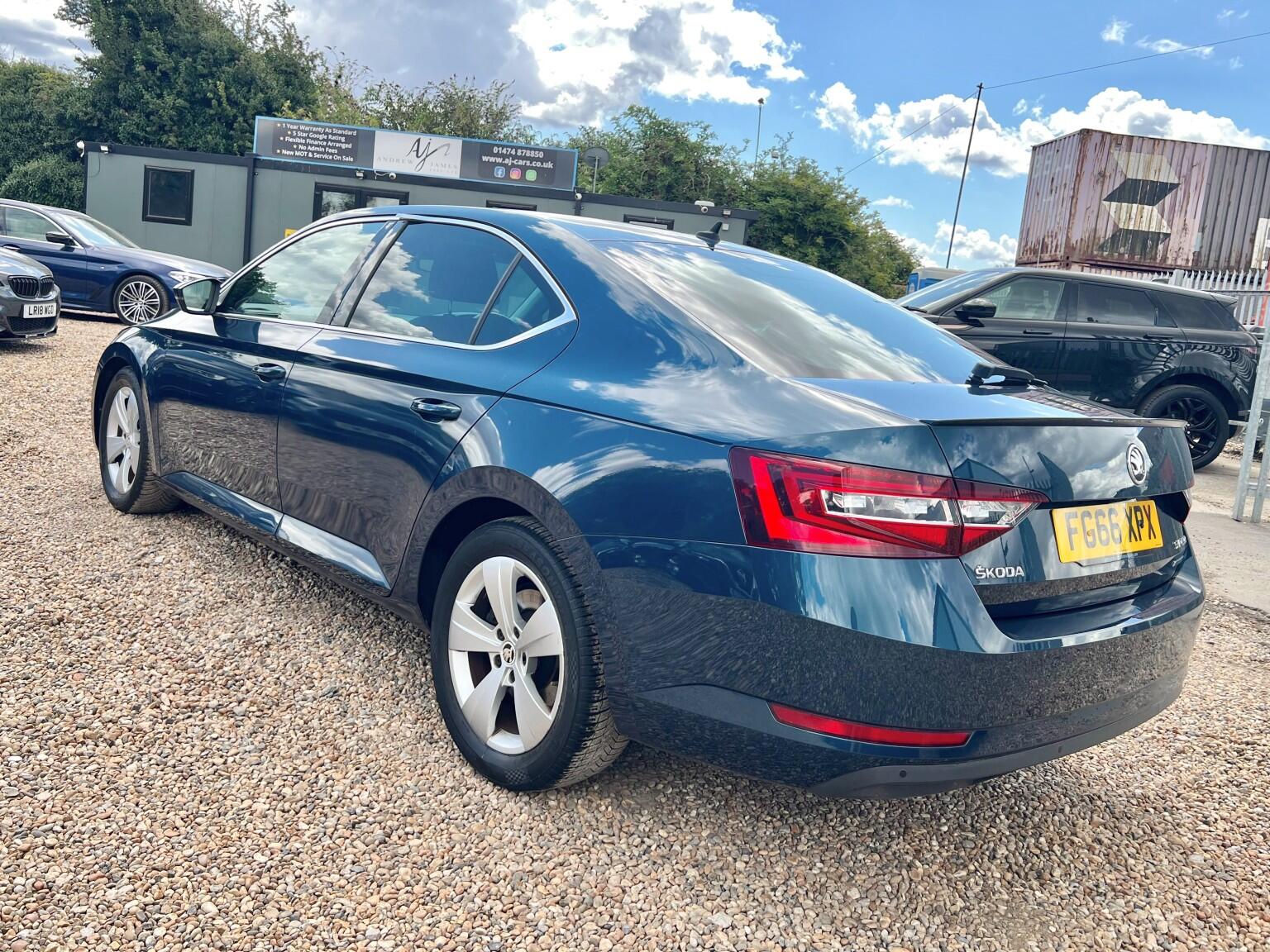 Skoda Superb view 8