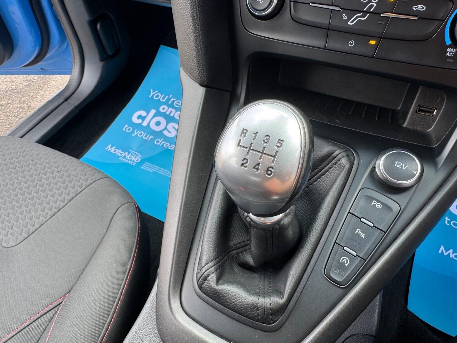Ford Focus view 48