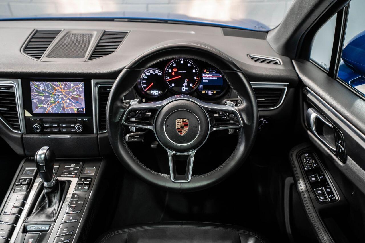 Porsche Macan view 27