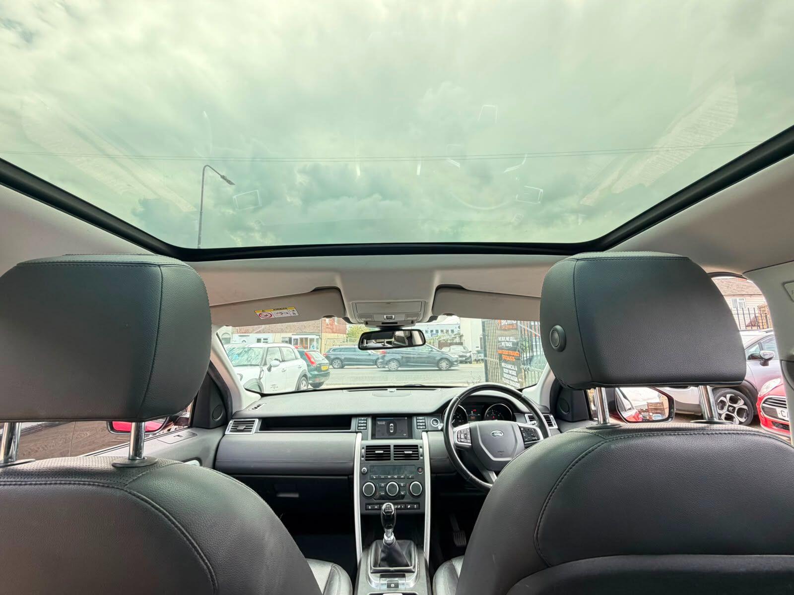 Land Rover Discovery Sport view 11