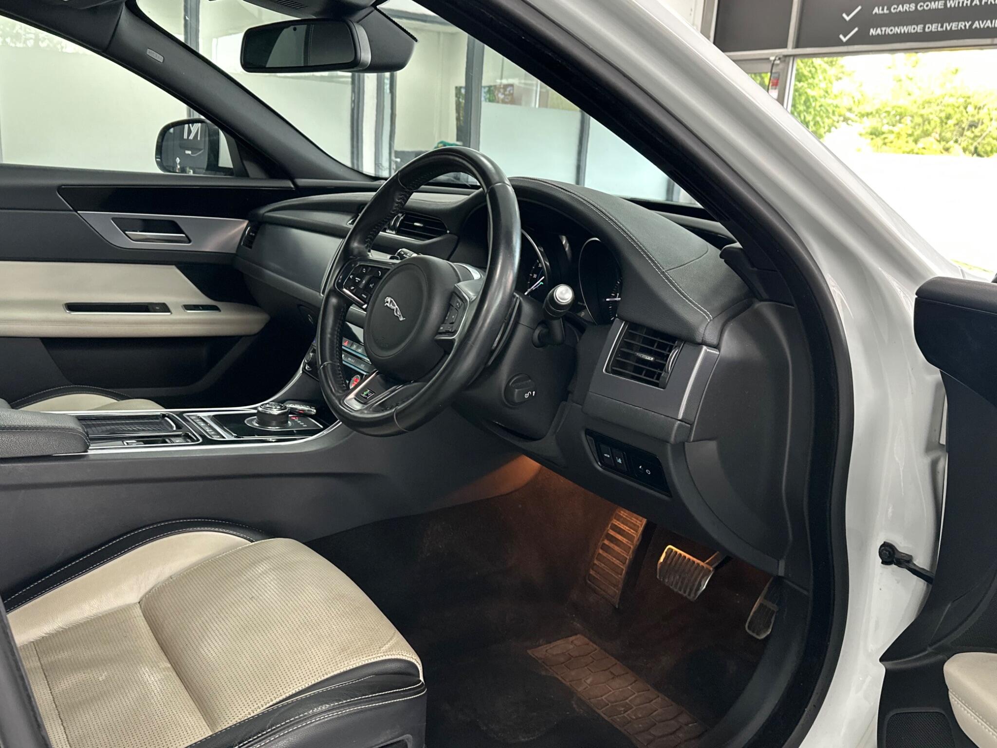 Jaguar XF view 17