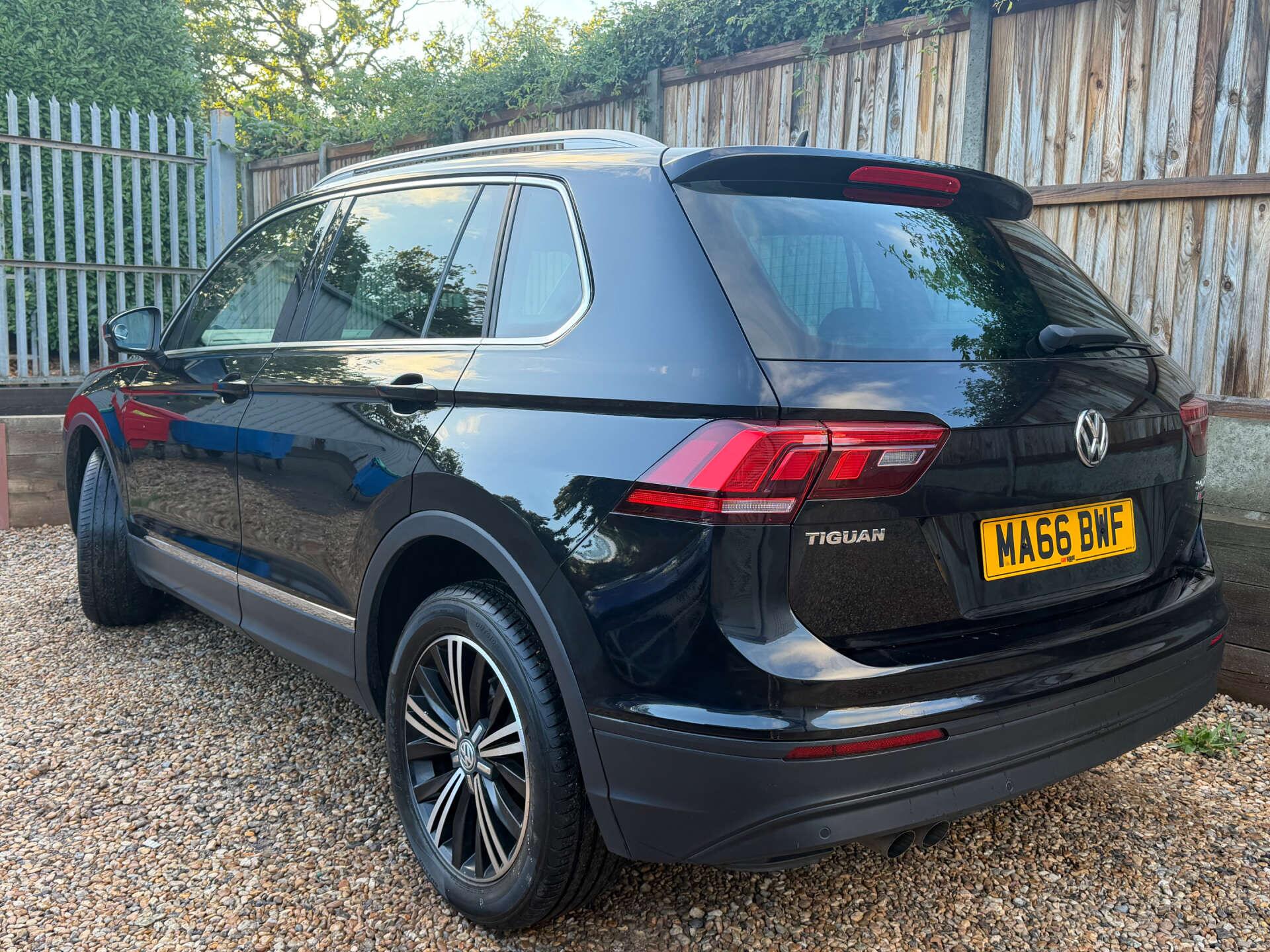 Volkswagen Tiguan view 8