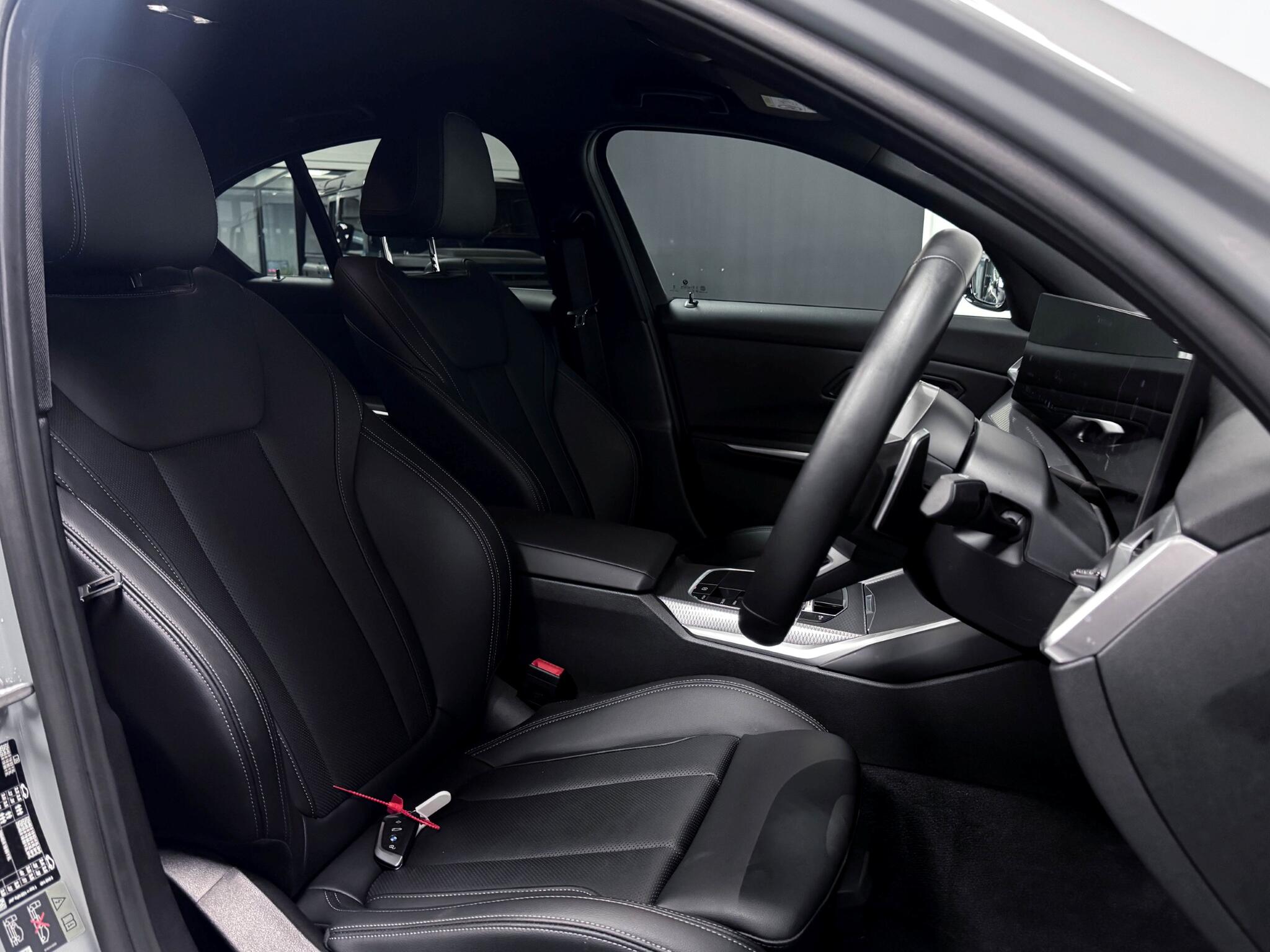 BMW 3 Series view 26