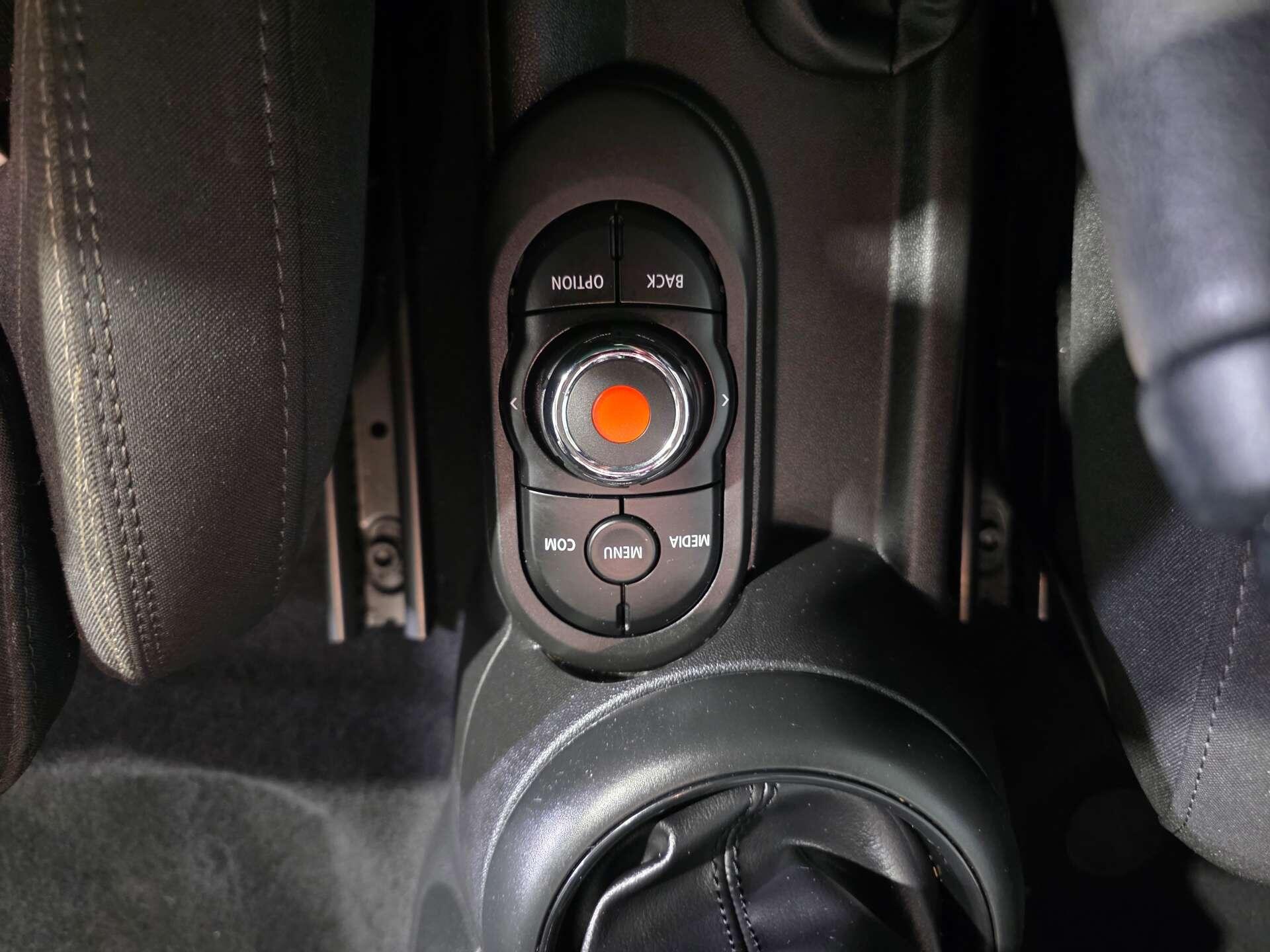 Mini Hatch view 24