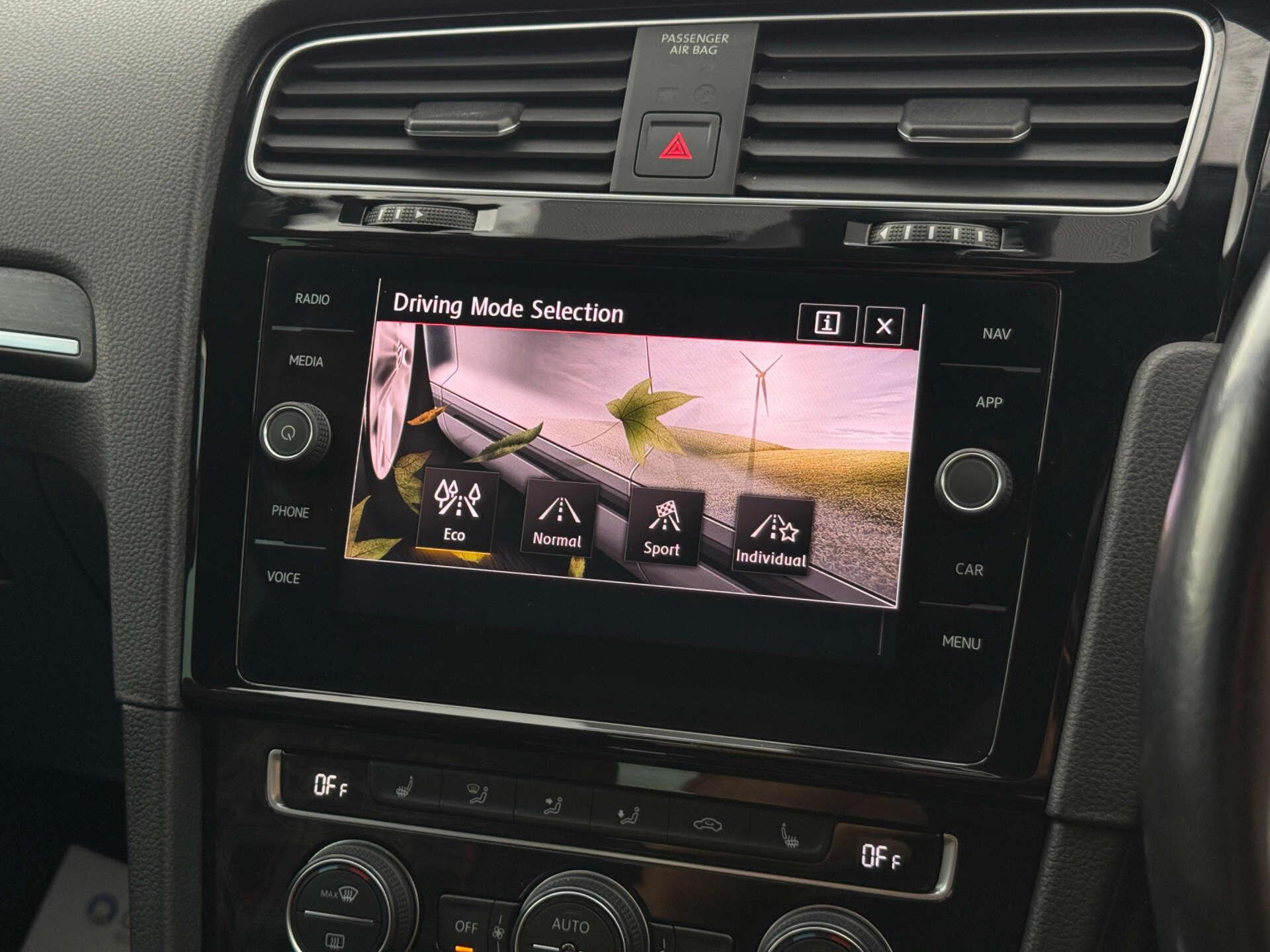 Volkswagen Golf view 81