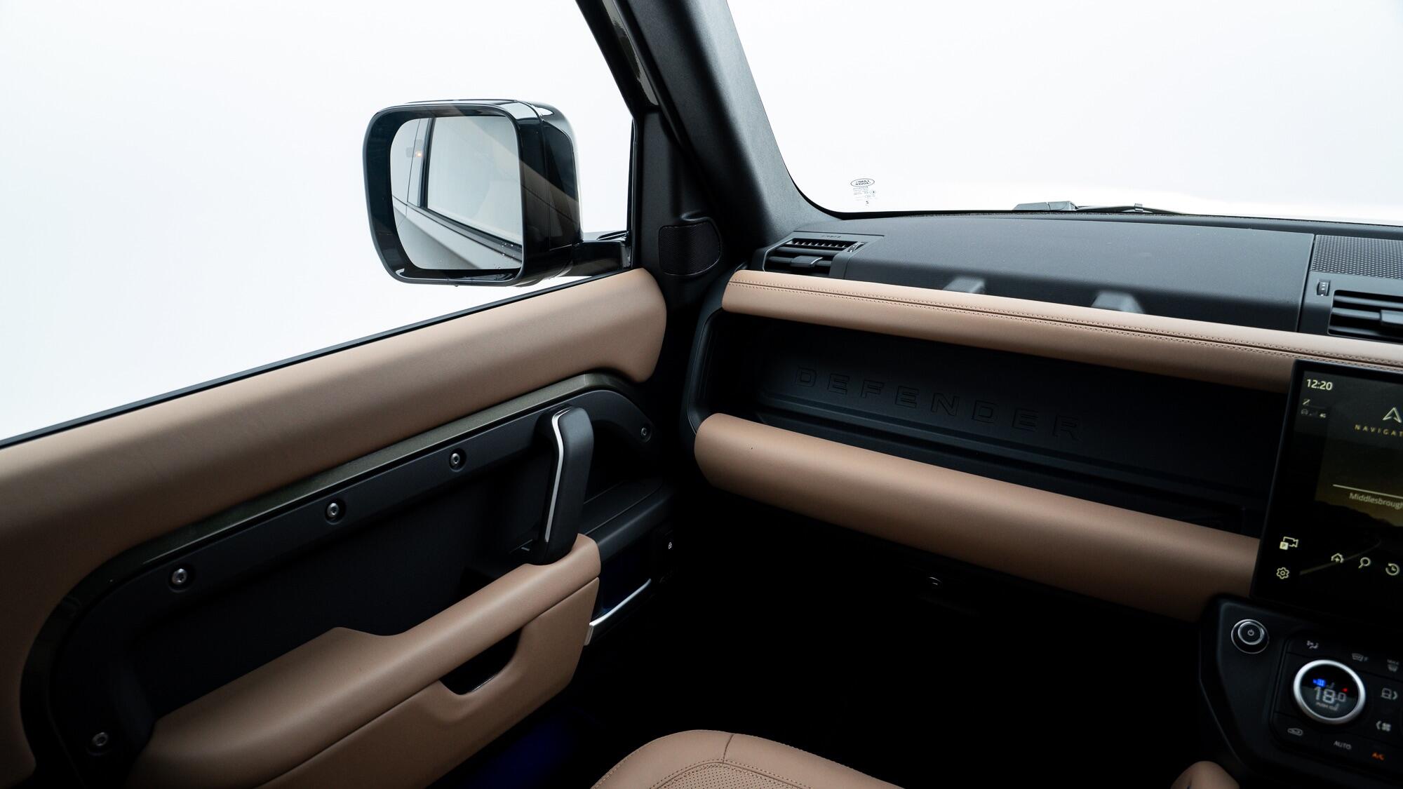 Land Rover Defender view 19