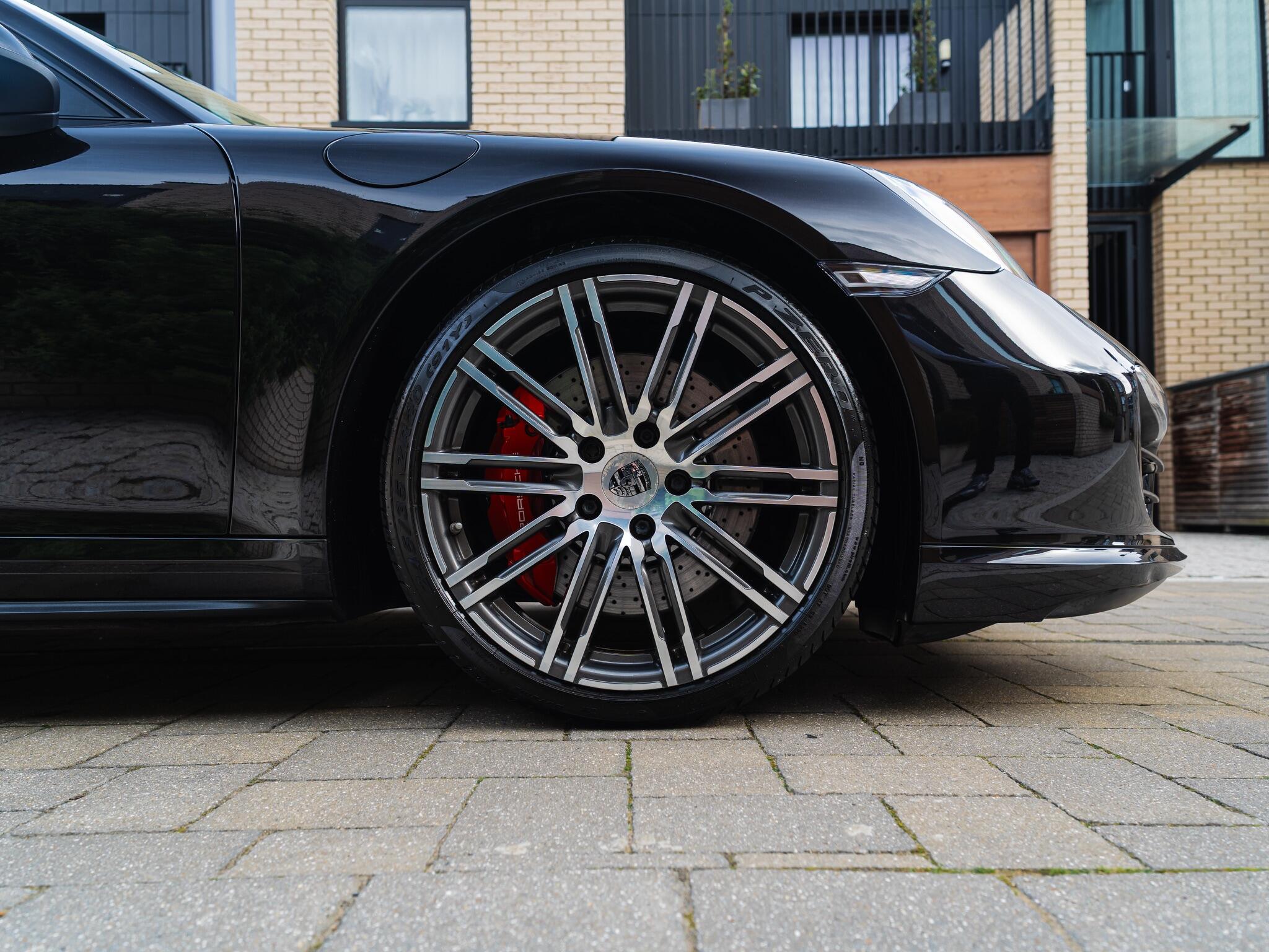 Porsche 911 view 42