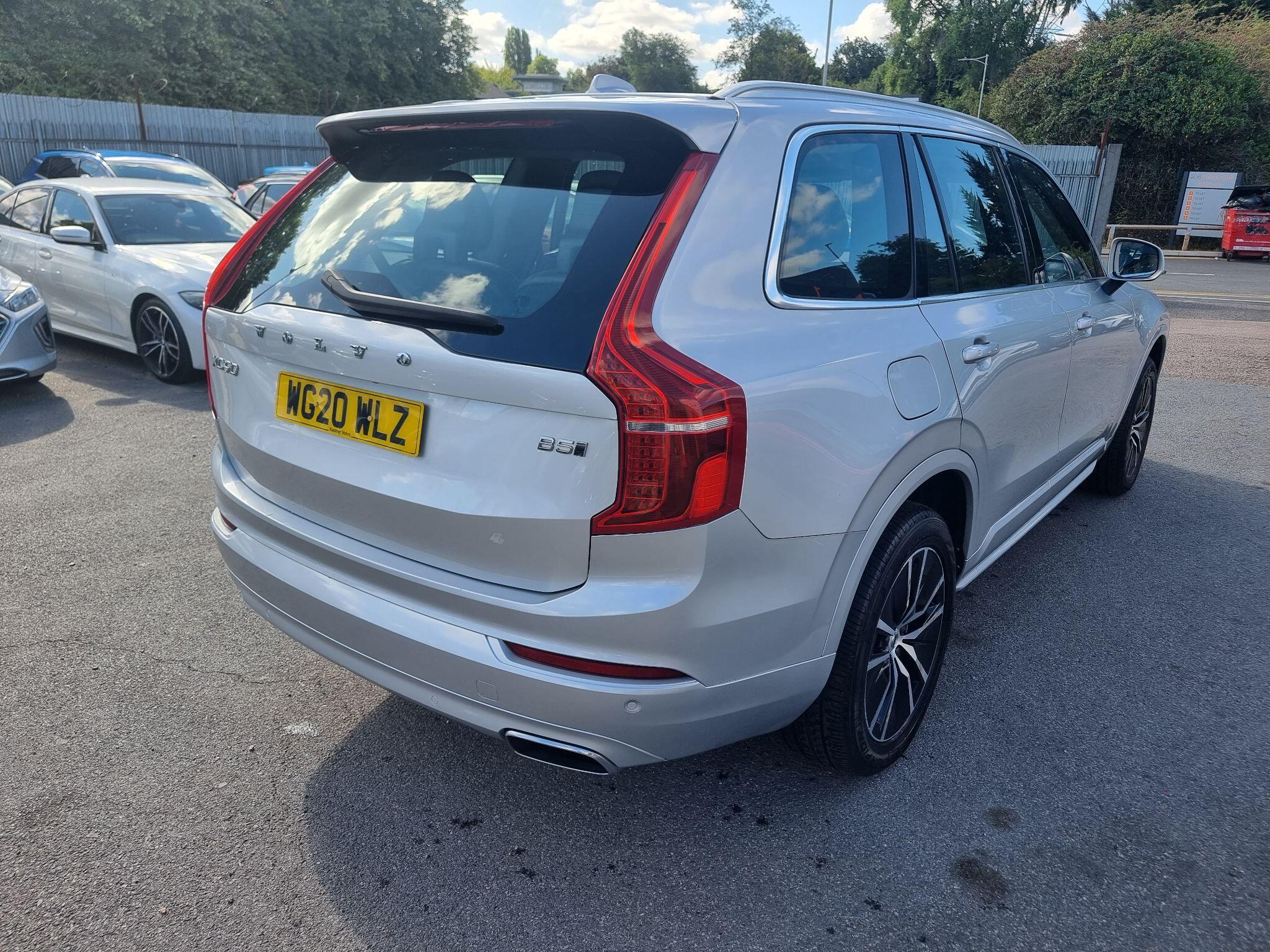 Volvo XC90 view 3
