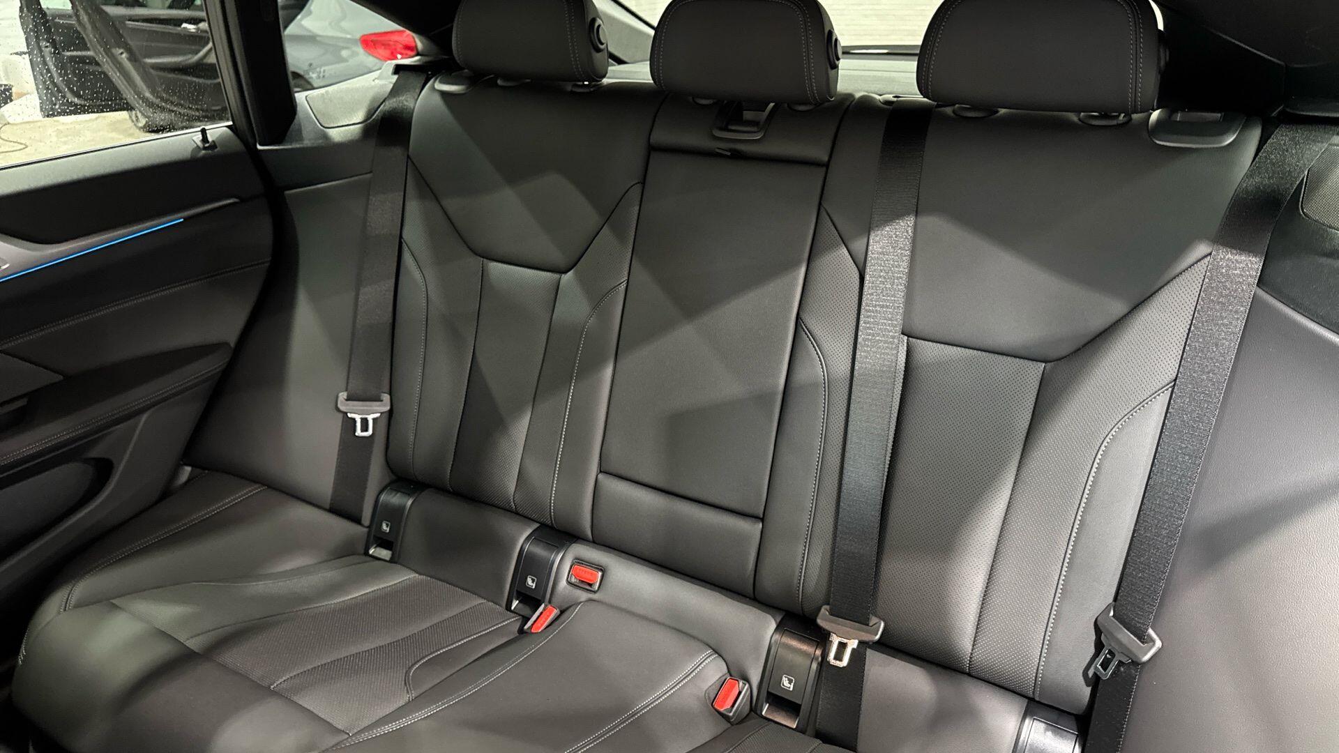 BMW I4 view 11
