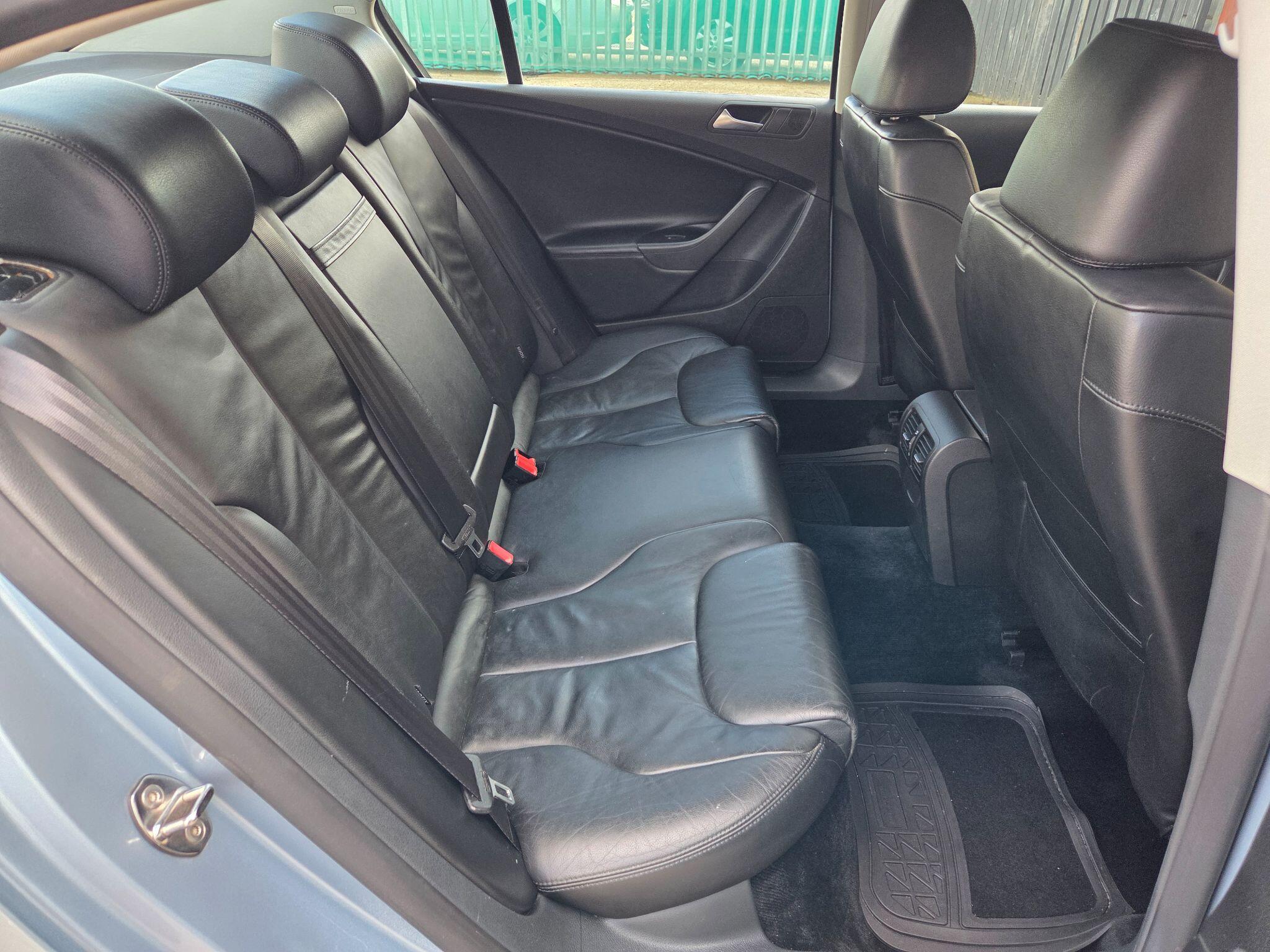 Volkswagen Passat view 18