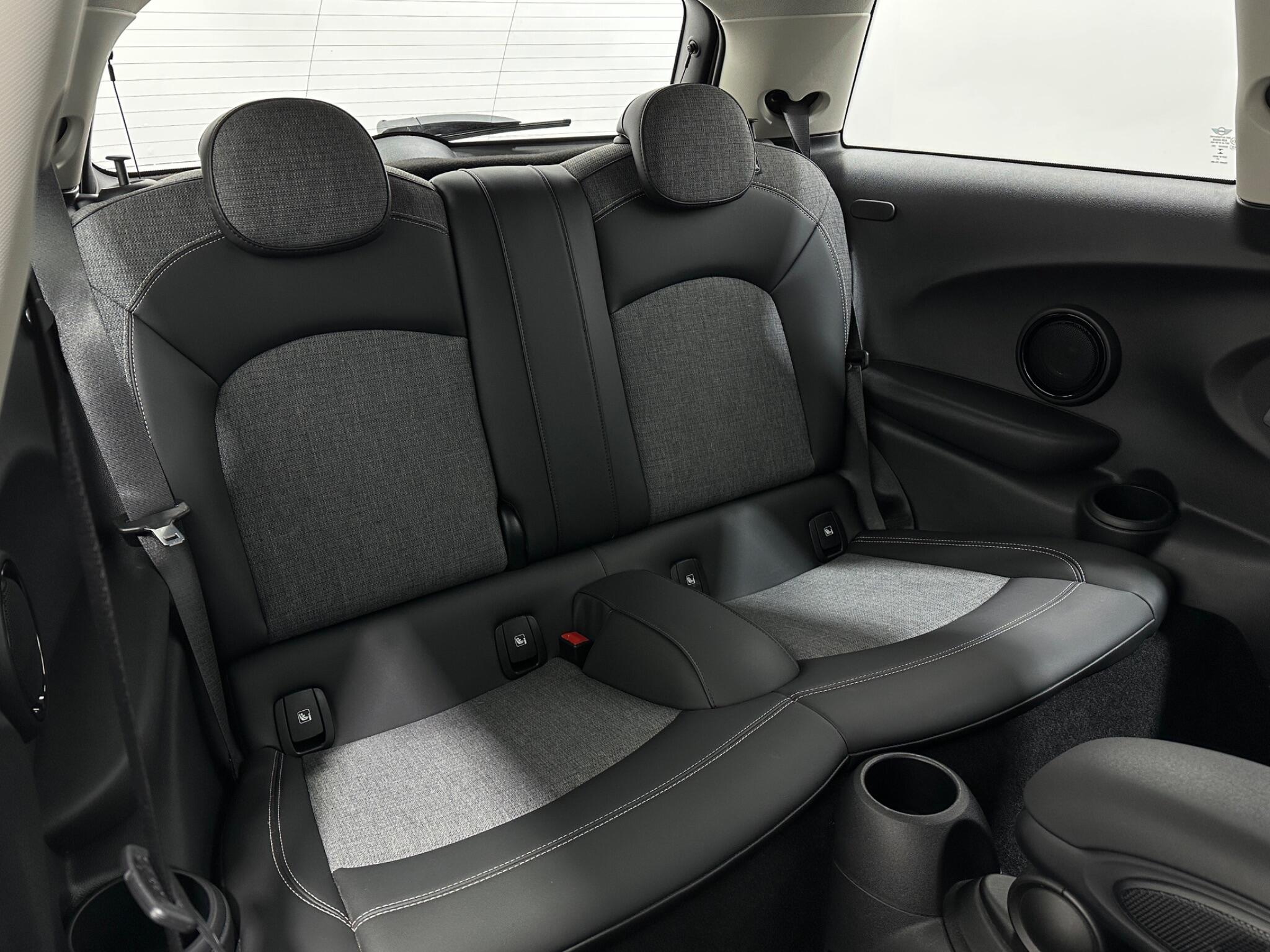 Mini Hatch view 39
