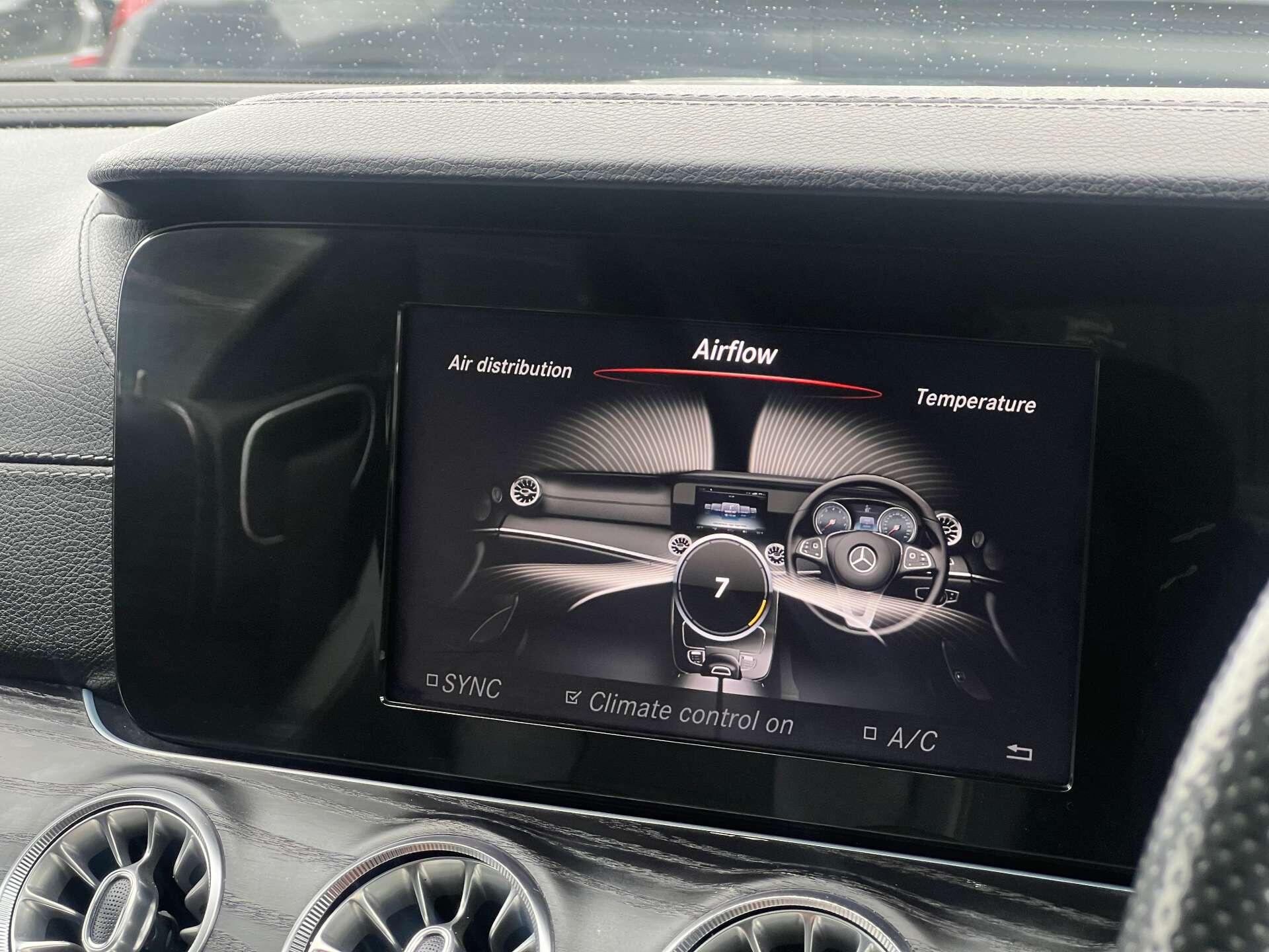 Mercedes-Benz E-Class view 27