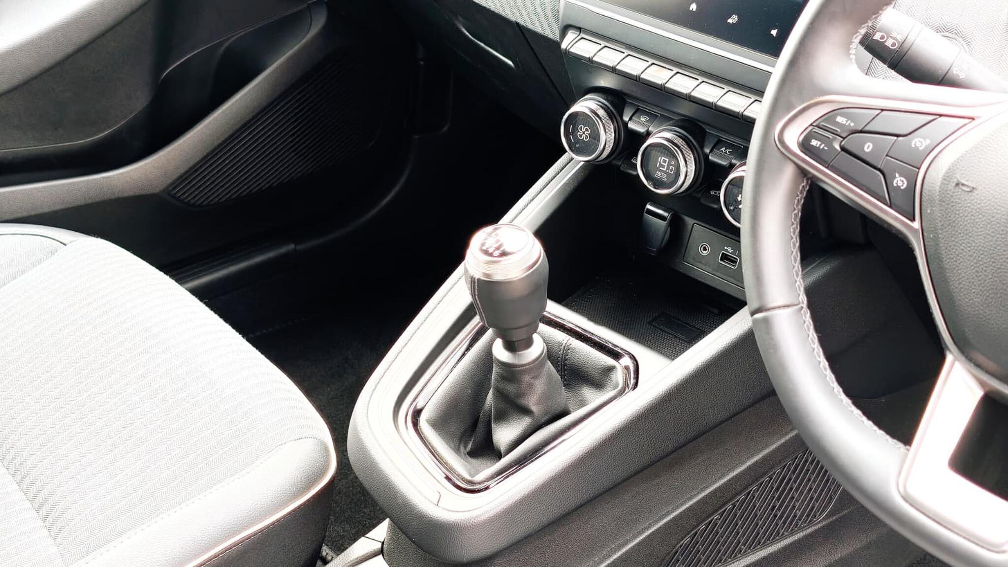 Renault Clio view 17