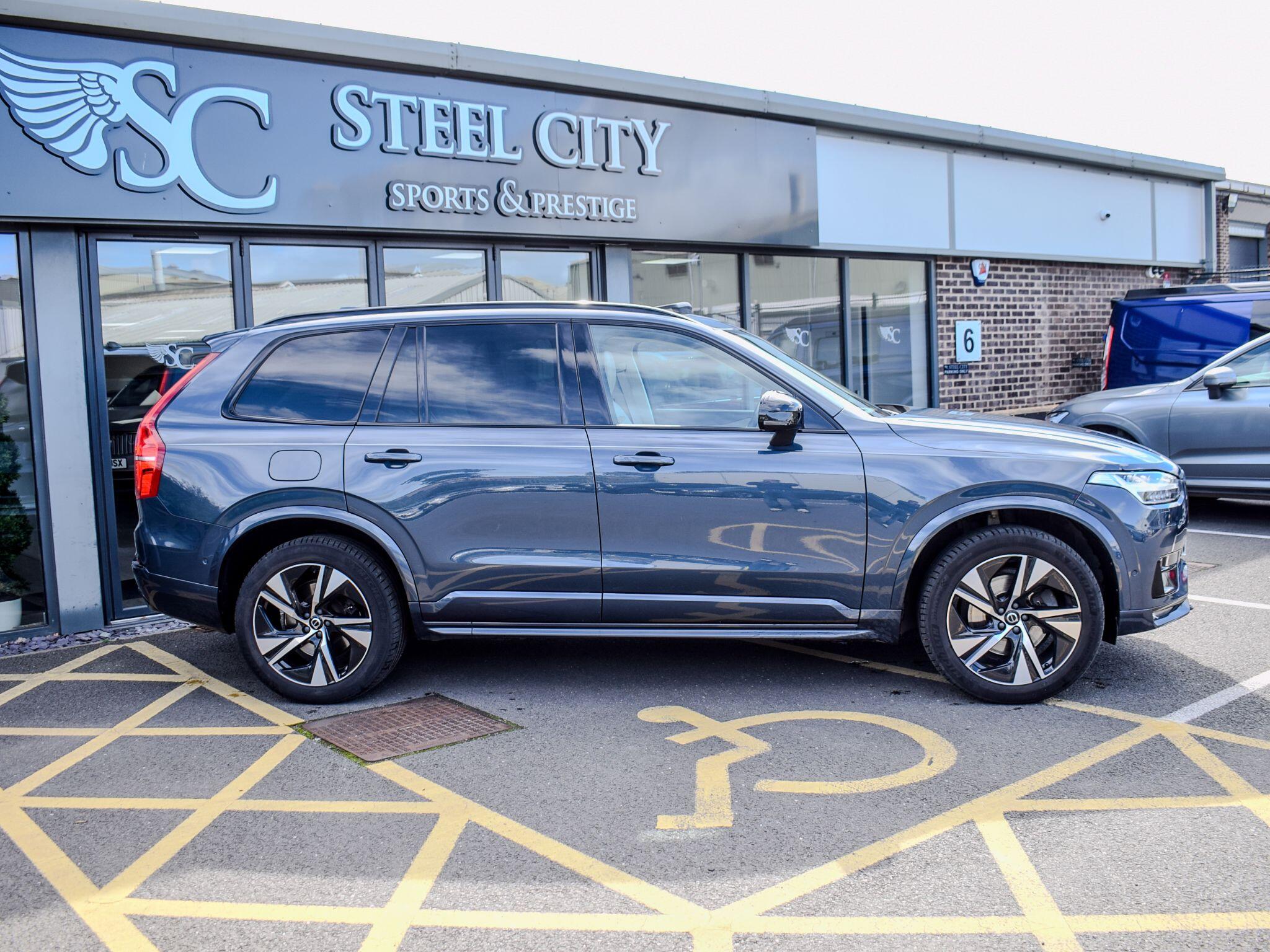 Volvo XC90 view 4