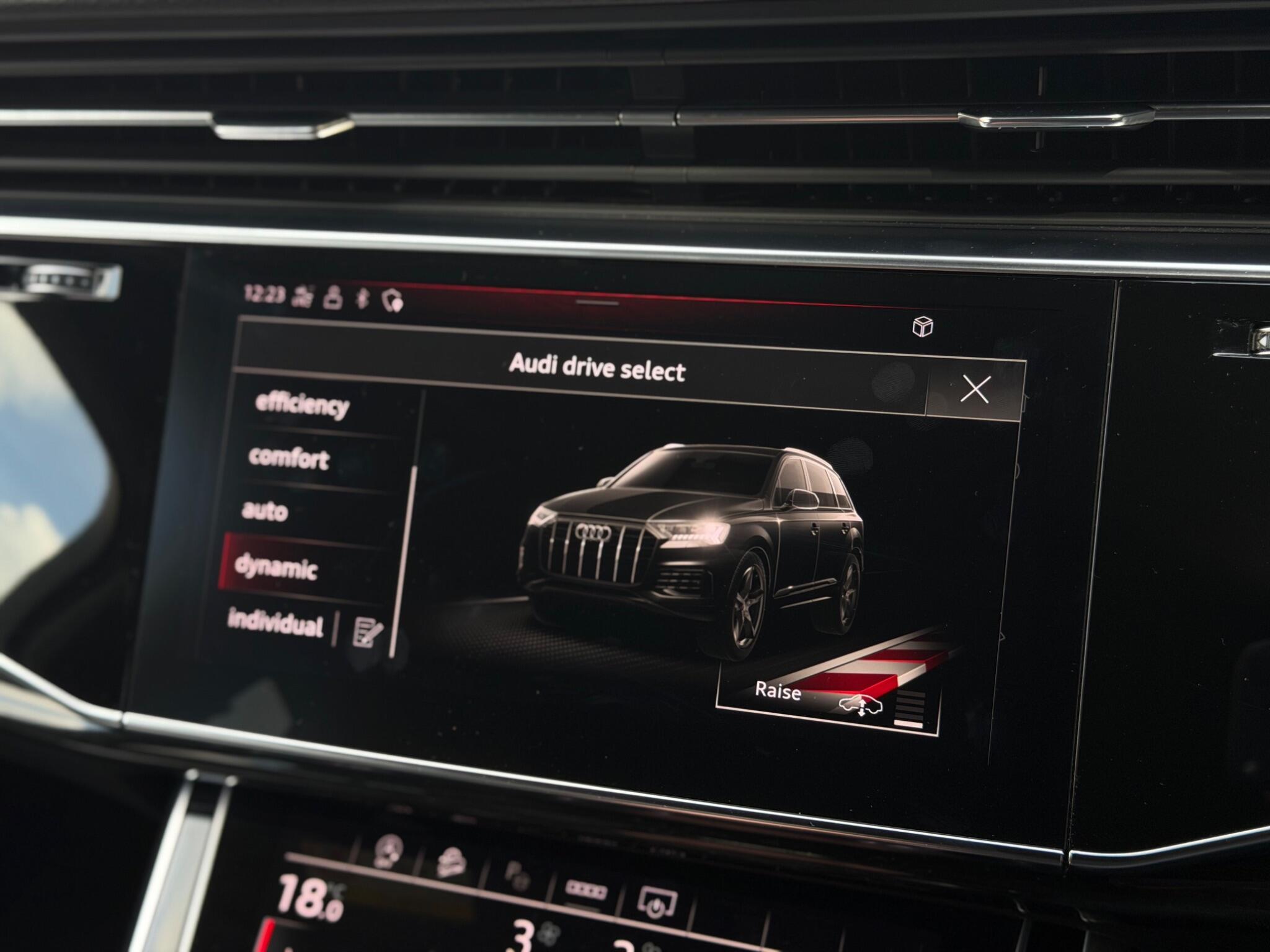 Audi Q7 view 35