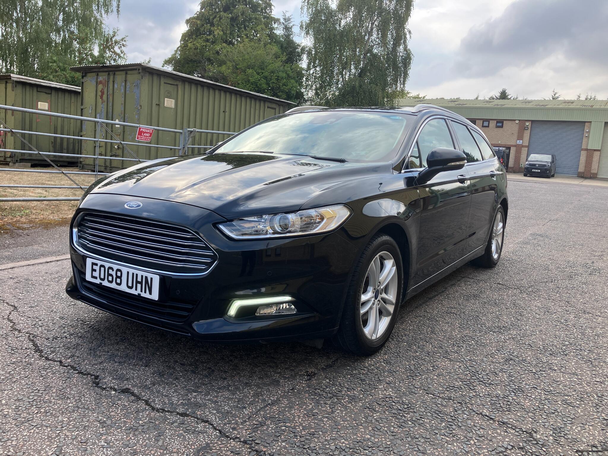 Ford Mondeo view 3