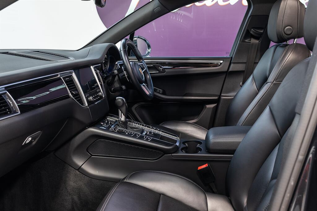 Porsche Macan view 11