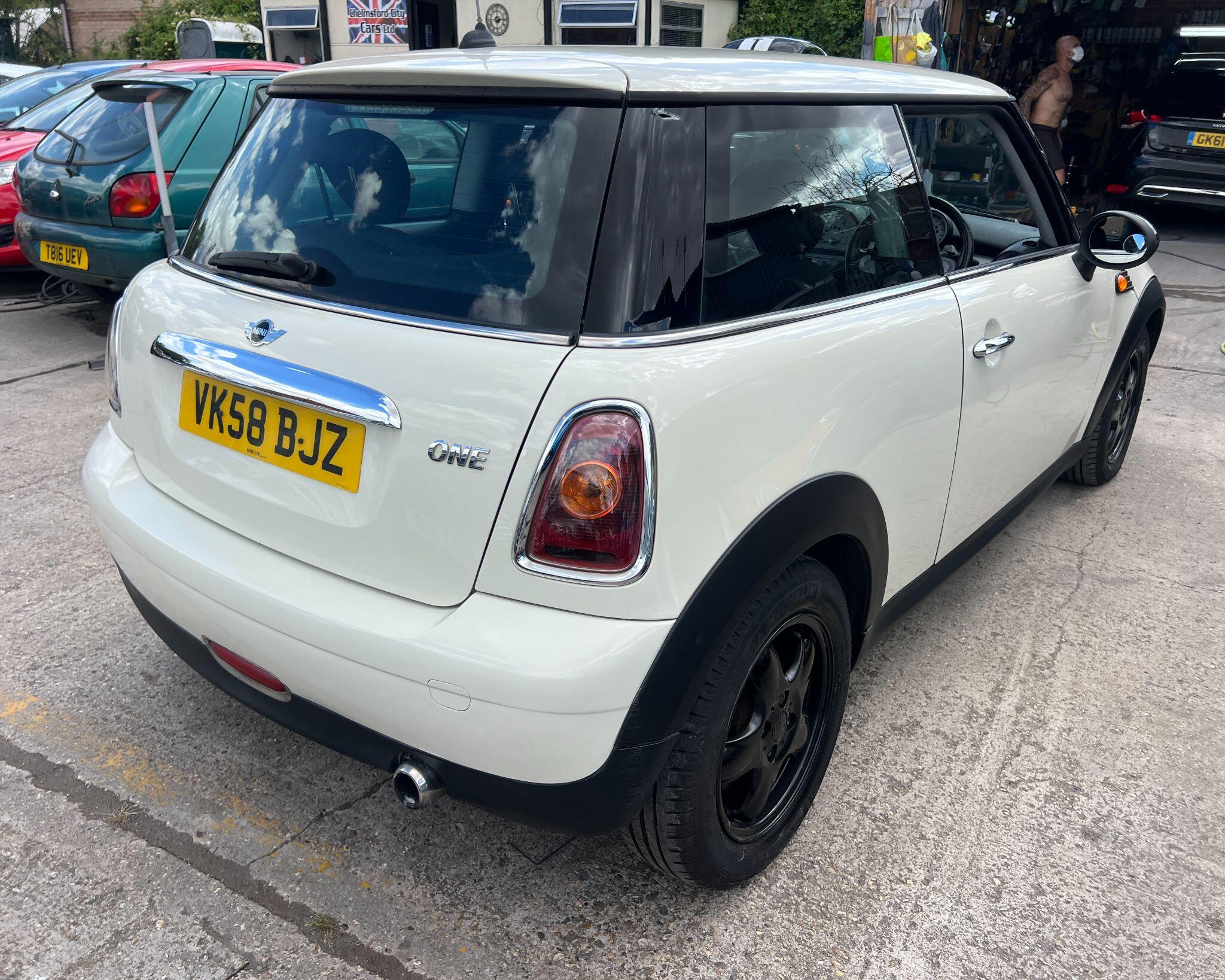 Mini Hatch view 27