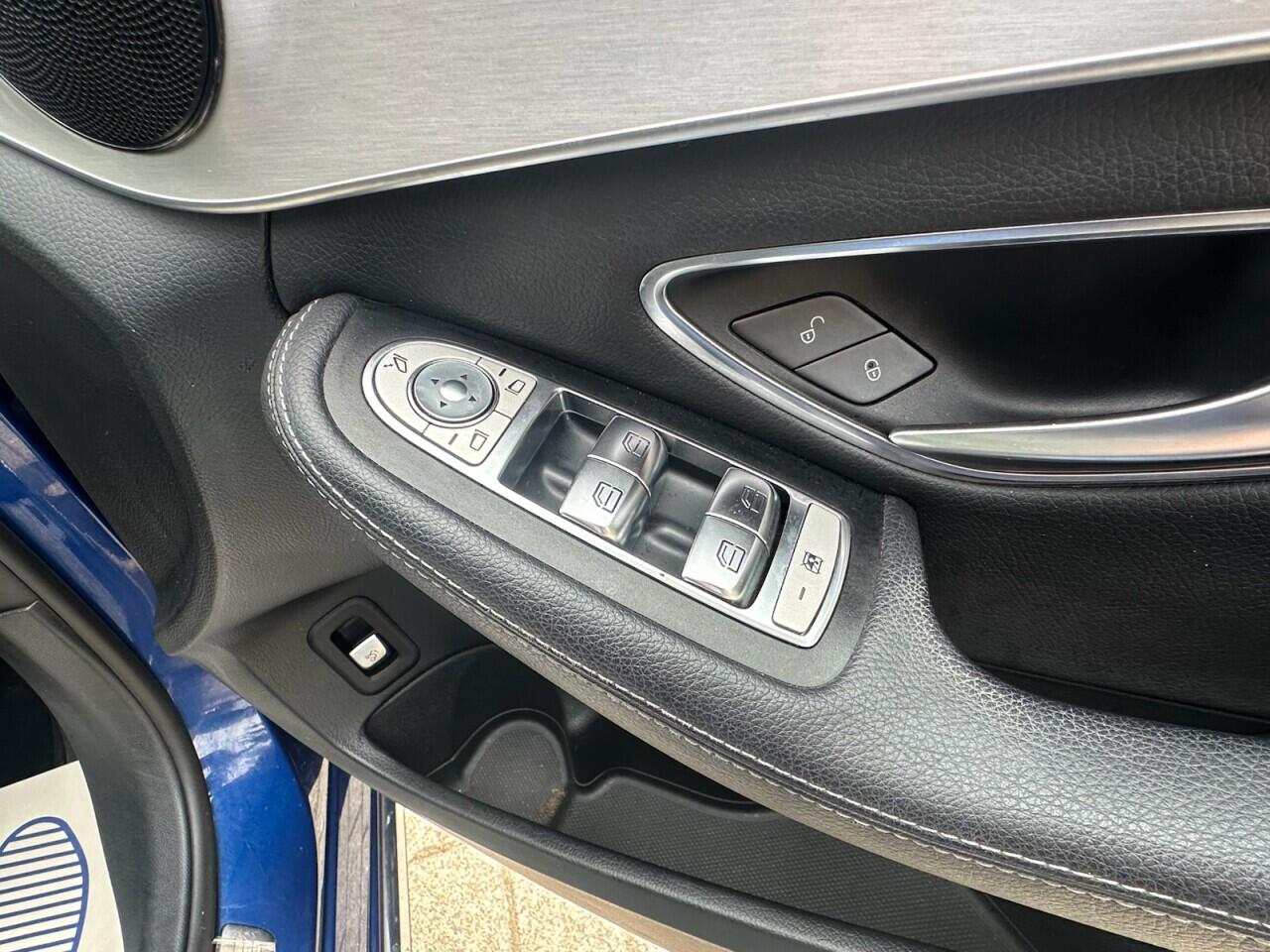 Mercedes-Benz C-Class view 36