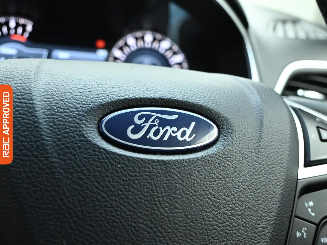 Ford Edge view 26