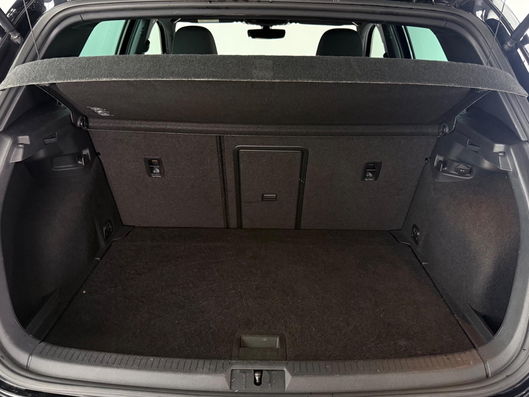 Volkswagen Golf view 10