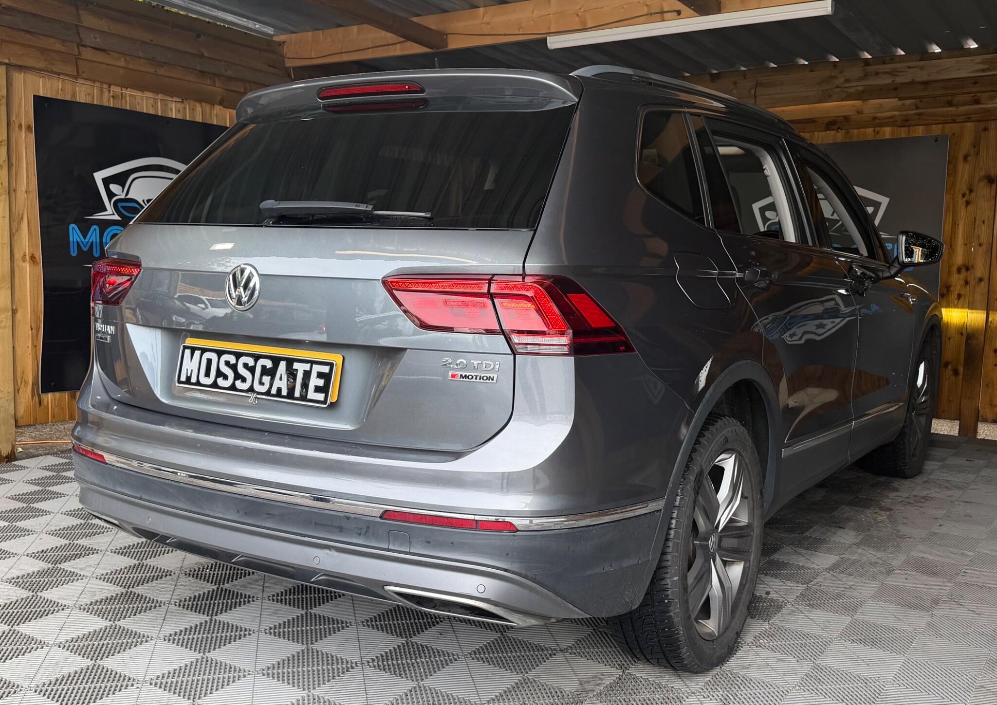 Volkswagen Tiguan Allspace view 12