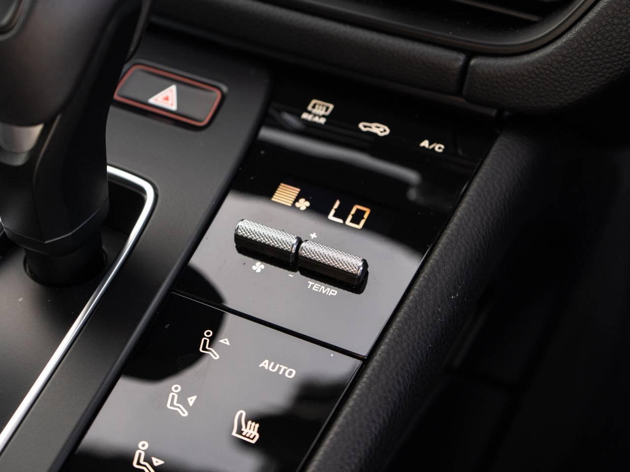 Porsche Macan view 35