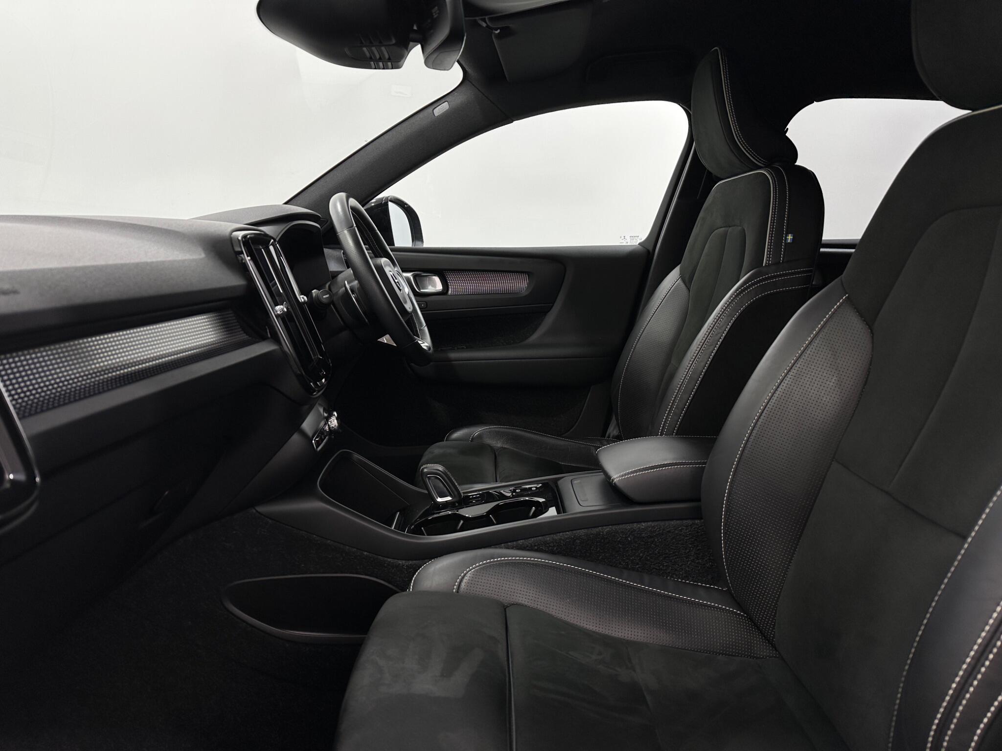 Volvo XC40 view 32
