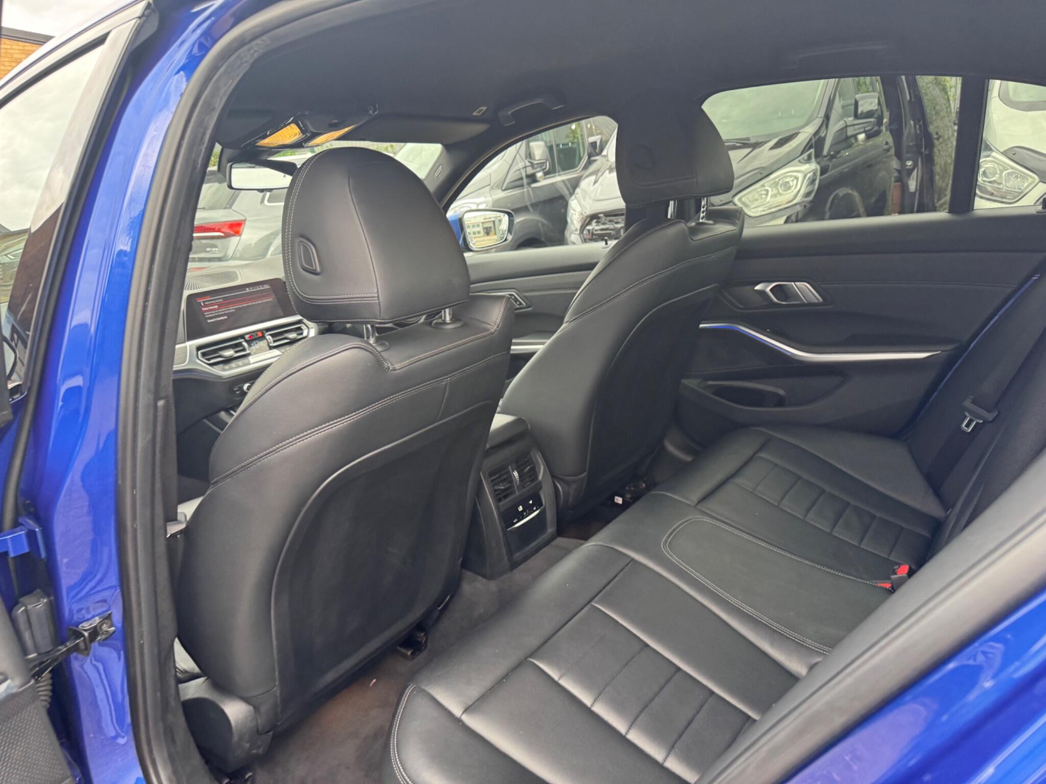 BMW 3 Series view 19