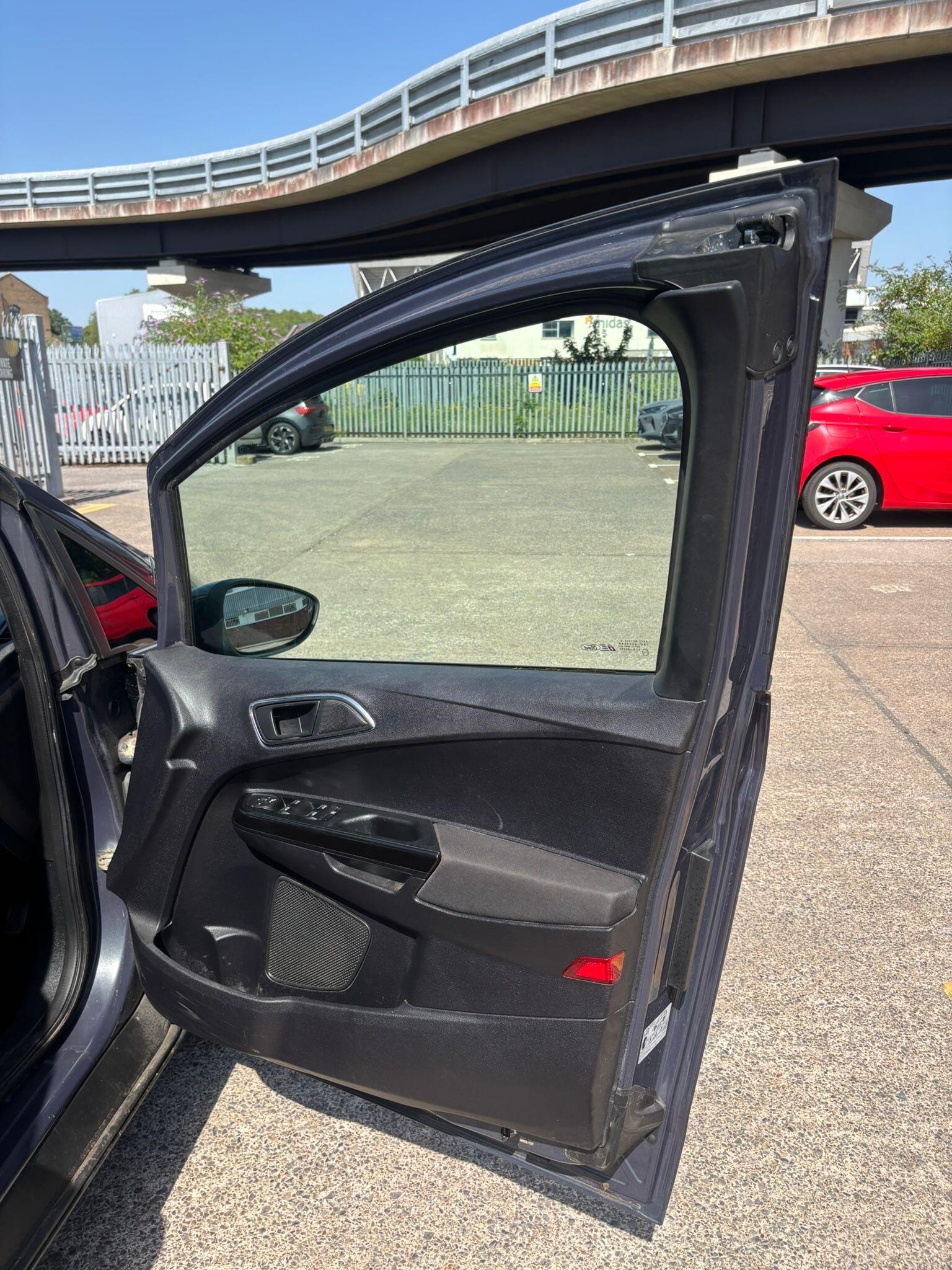 Ford B-Max view 36
