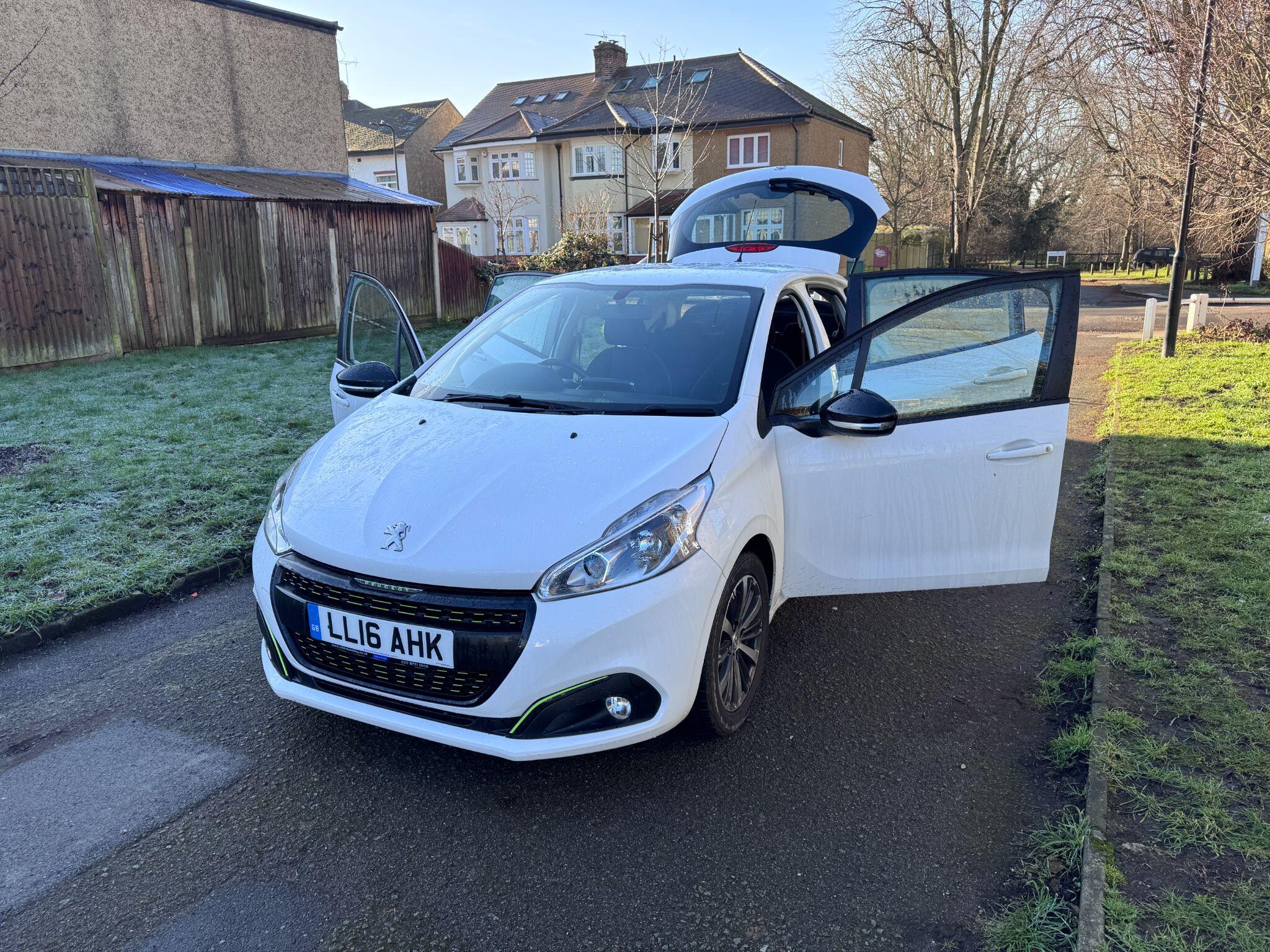 2016 Peugeot 208 image 44