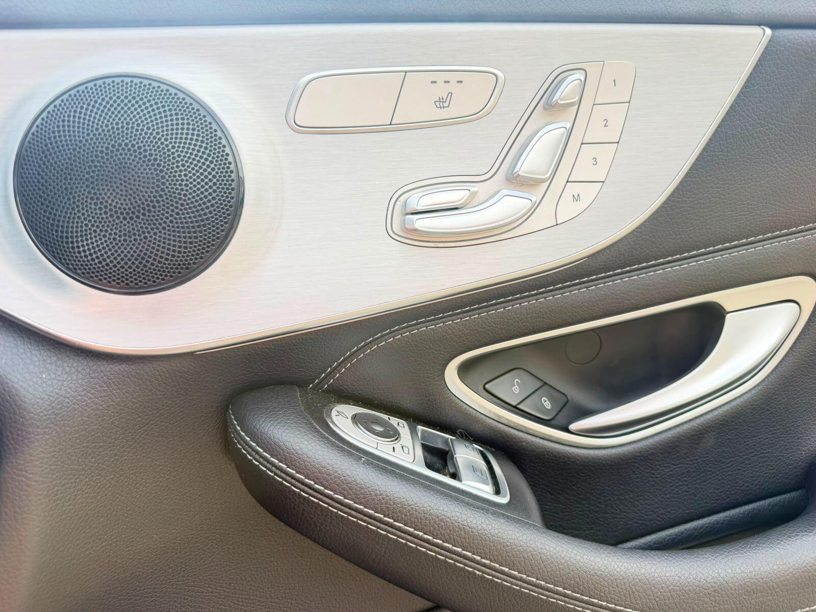Mercedes-Benz C-Class view 18