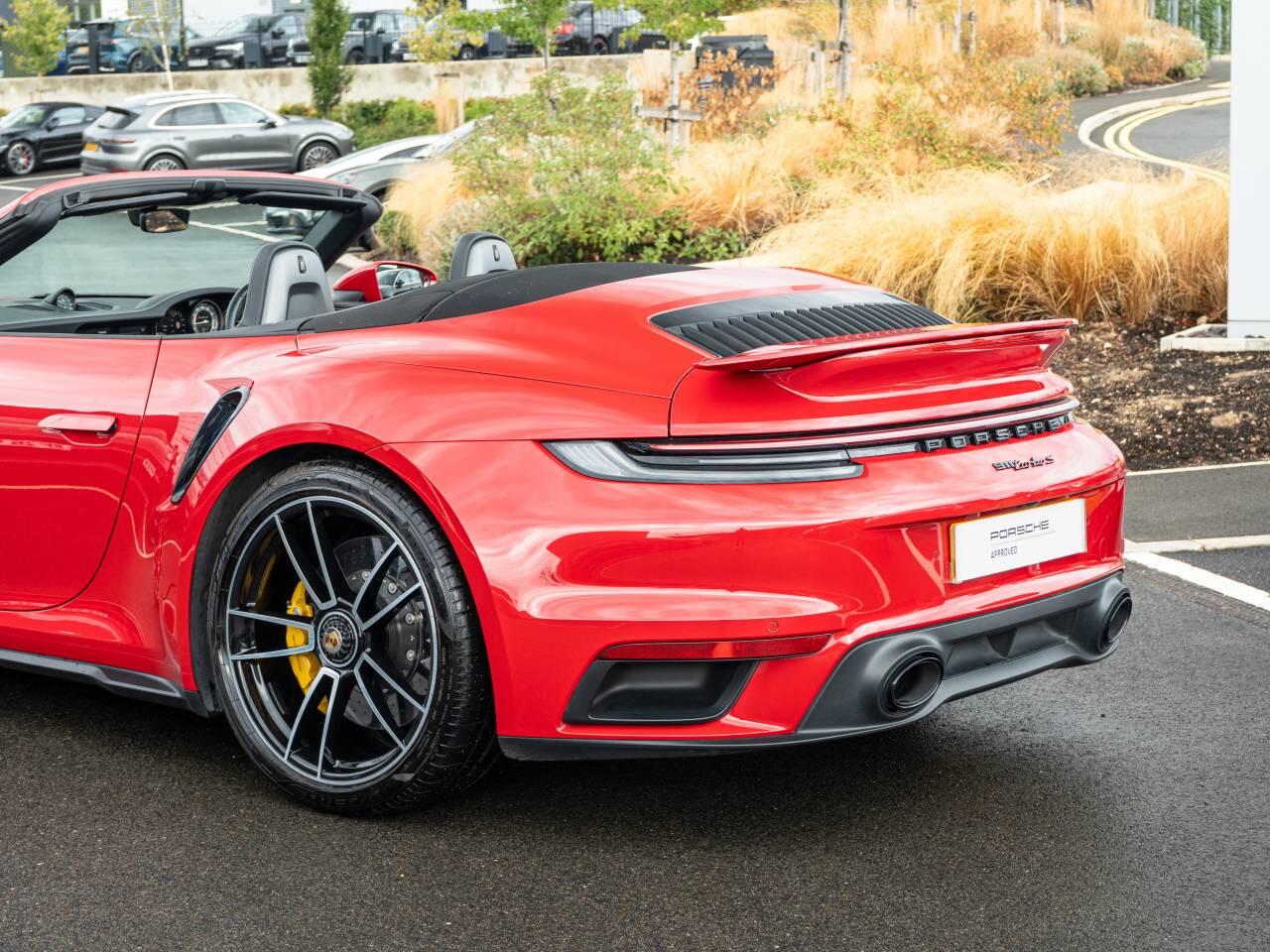 Porsche 911 view 8