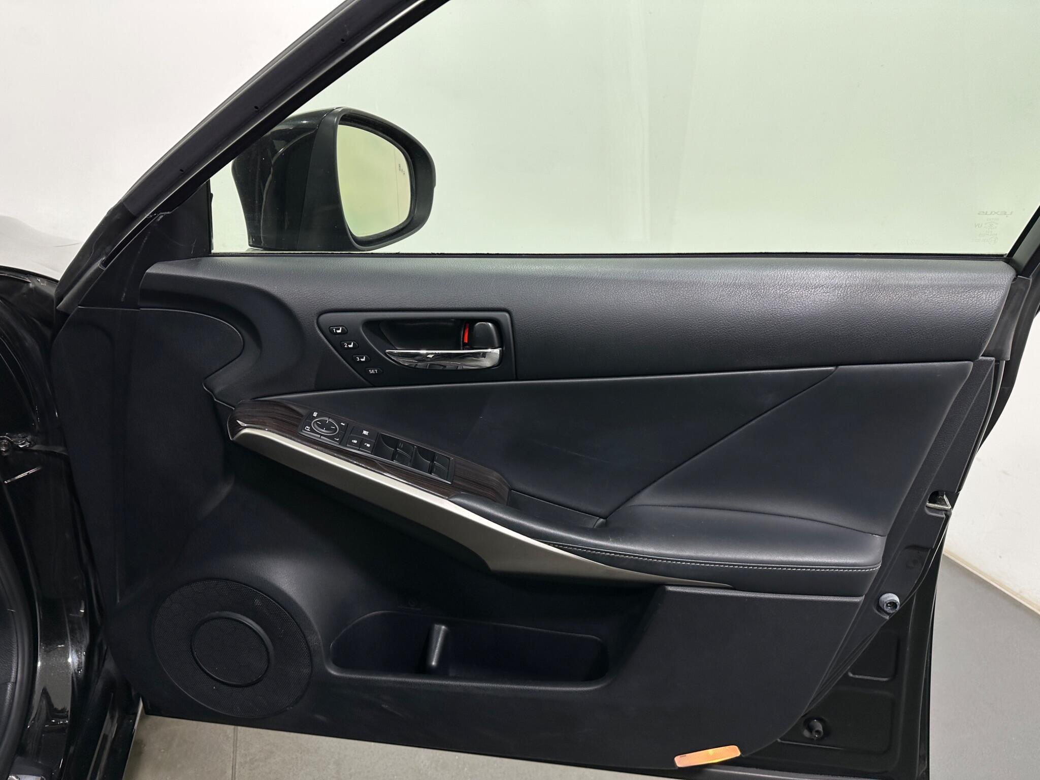 Lexus Is view 36