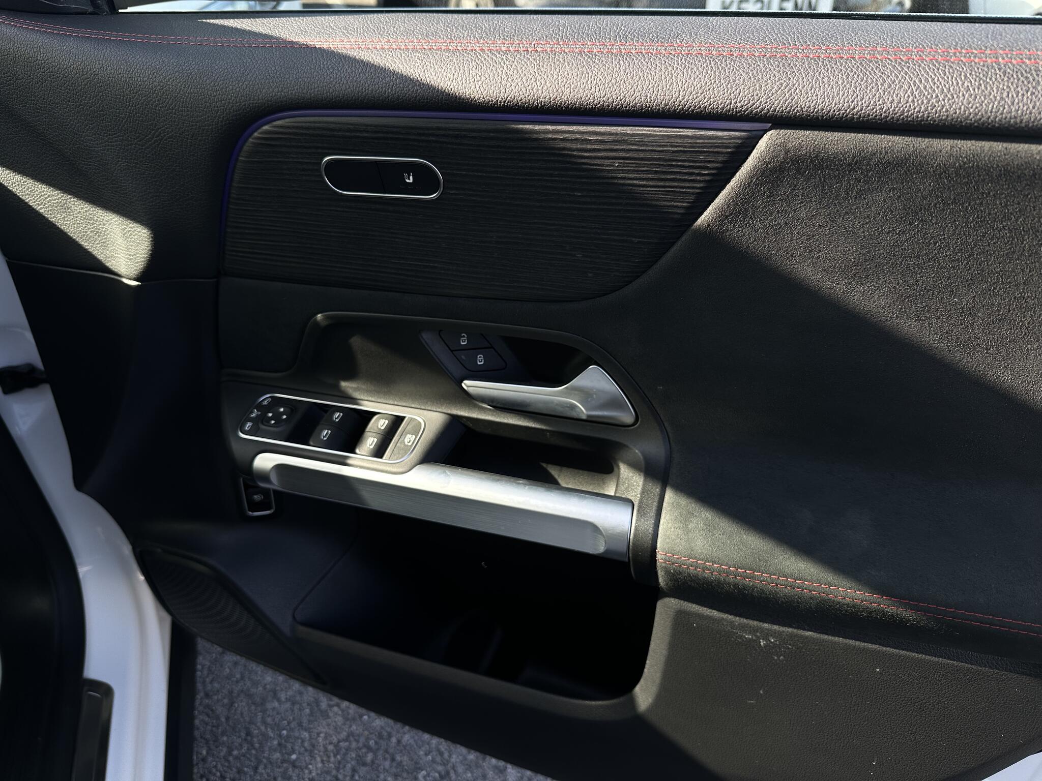 Mercedes-Benz EQB view 12