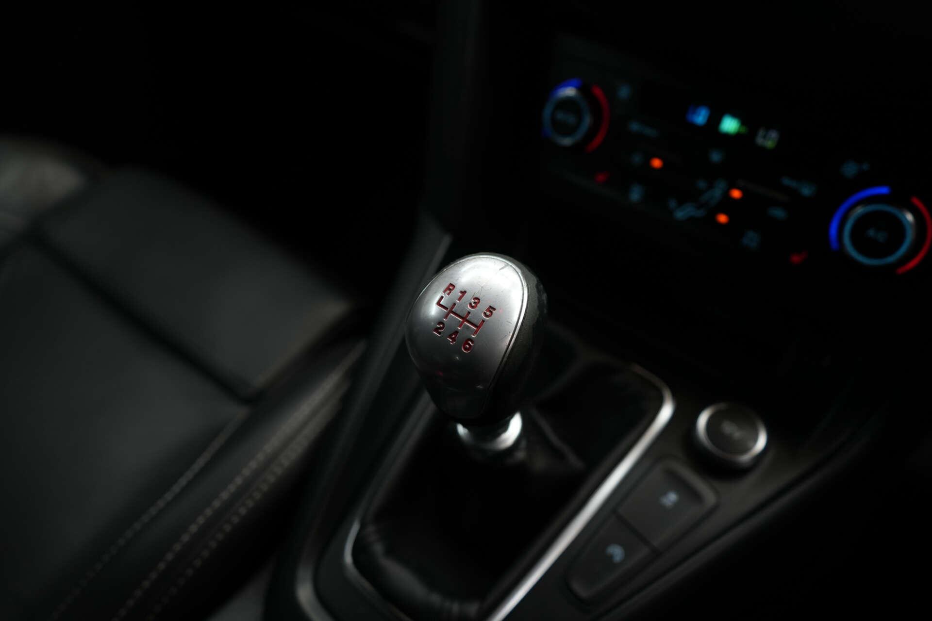 Ford Focus view 27