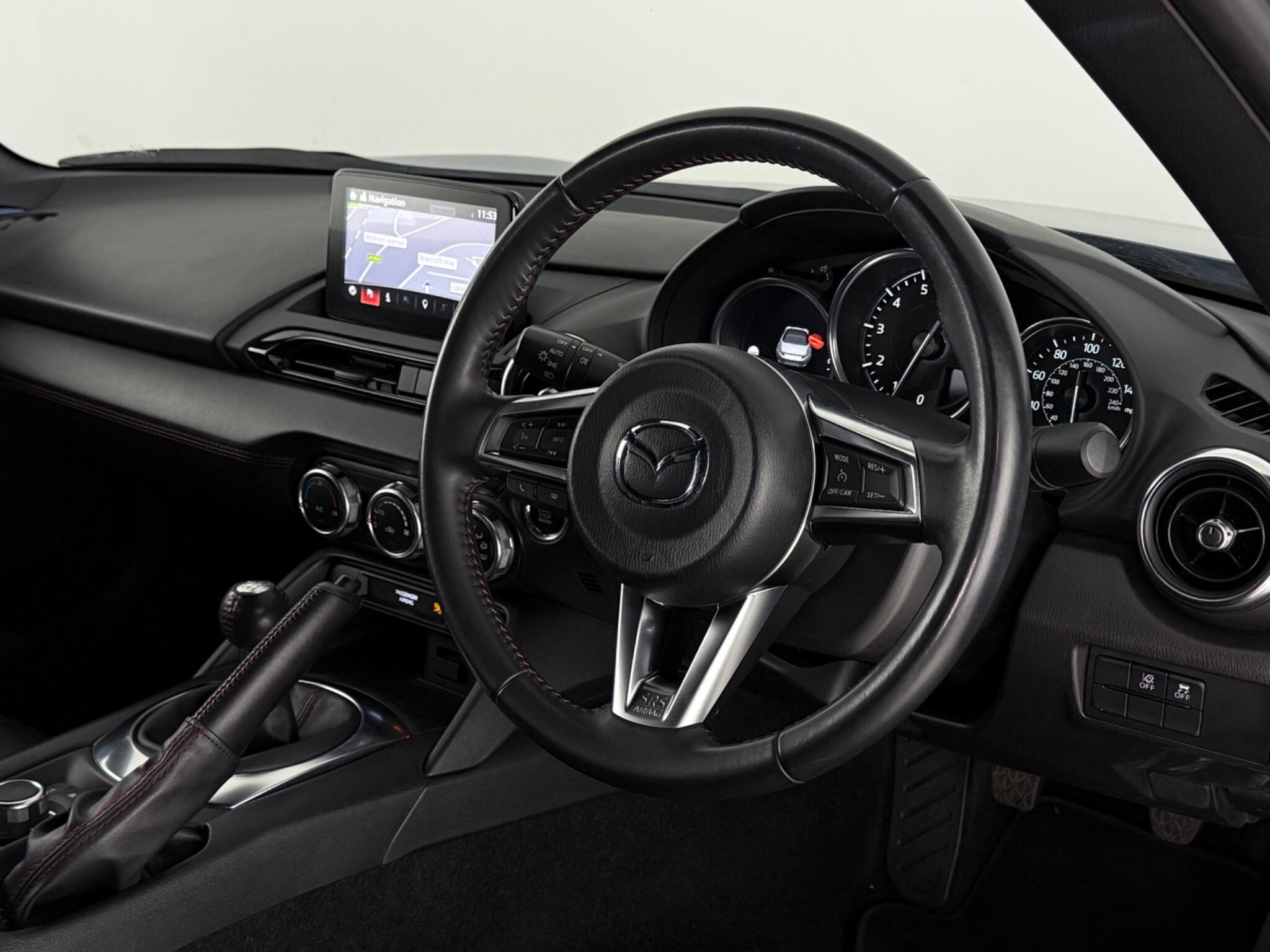 Mazda MX-5 view 3