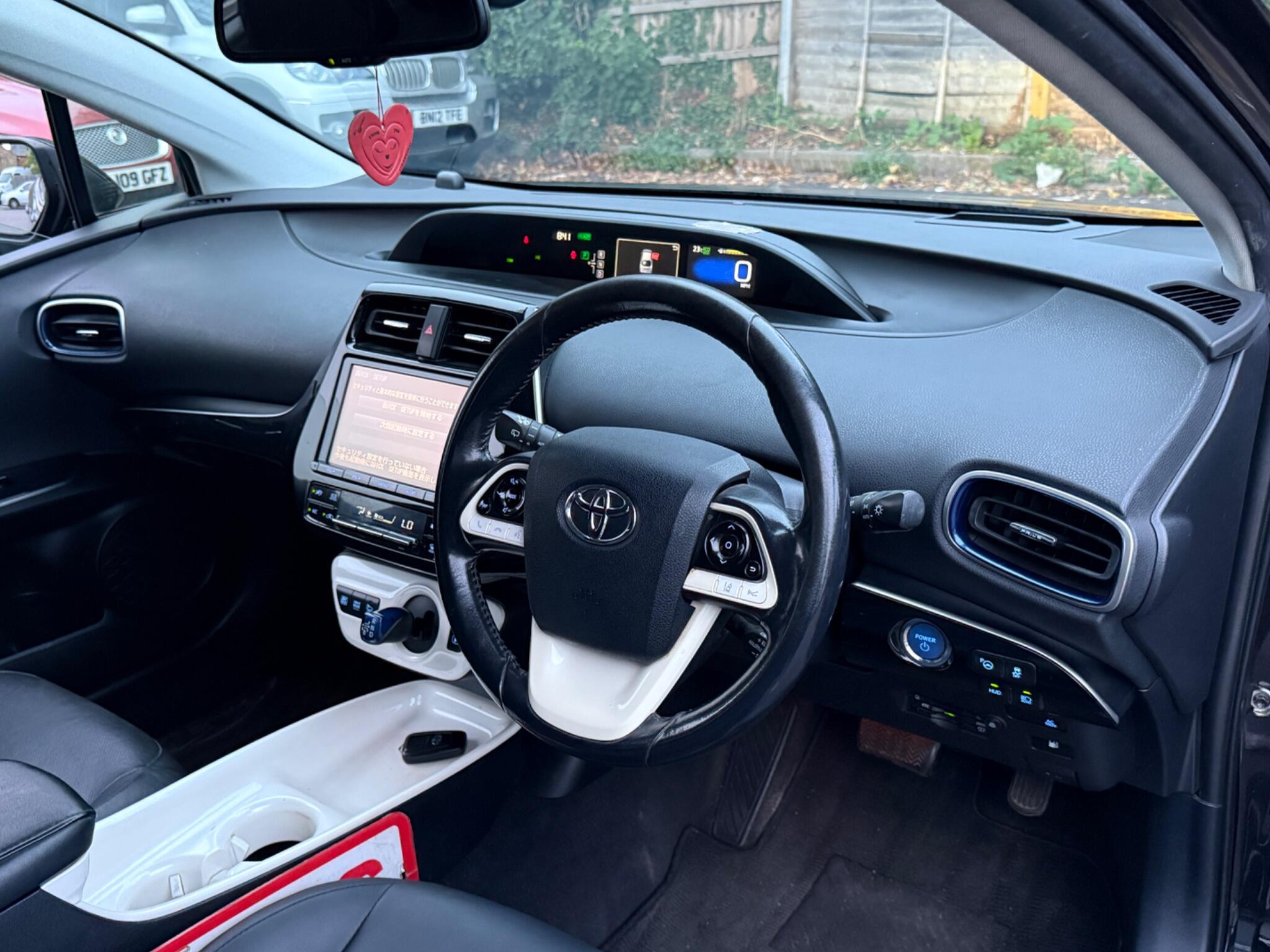 Toyota Prius - Image 11
