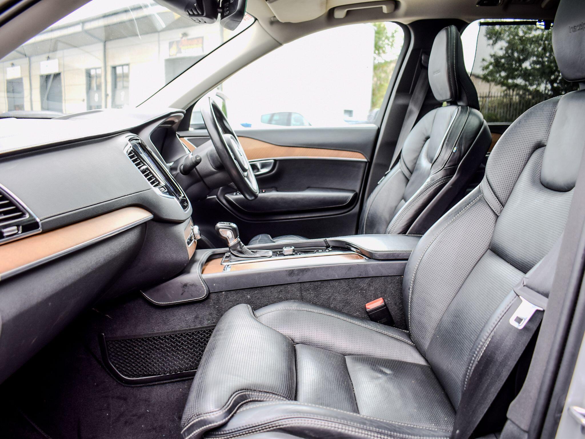 Volvo XC90 view 11