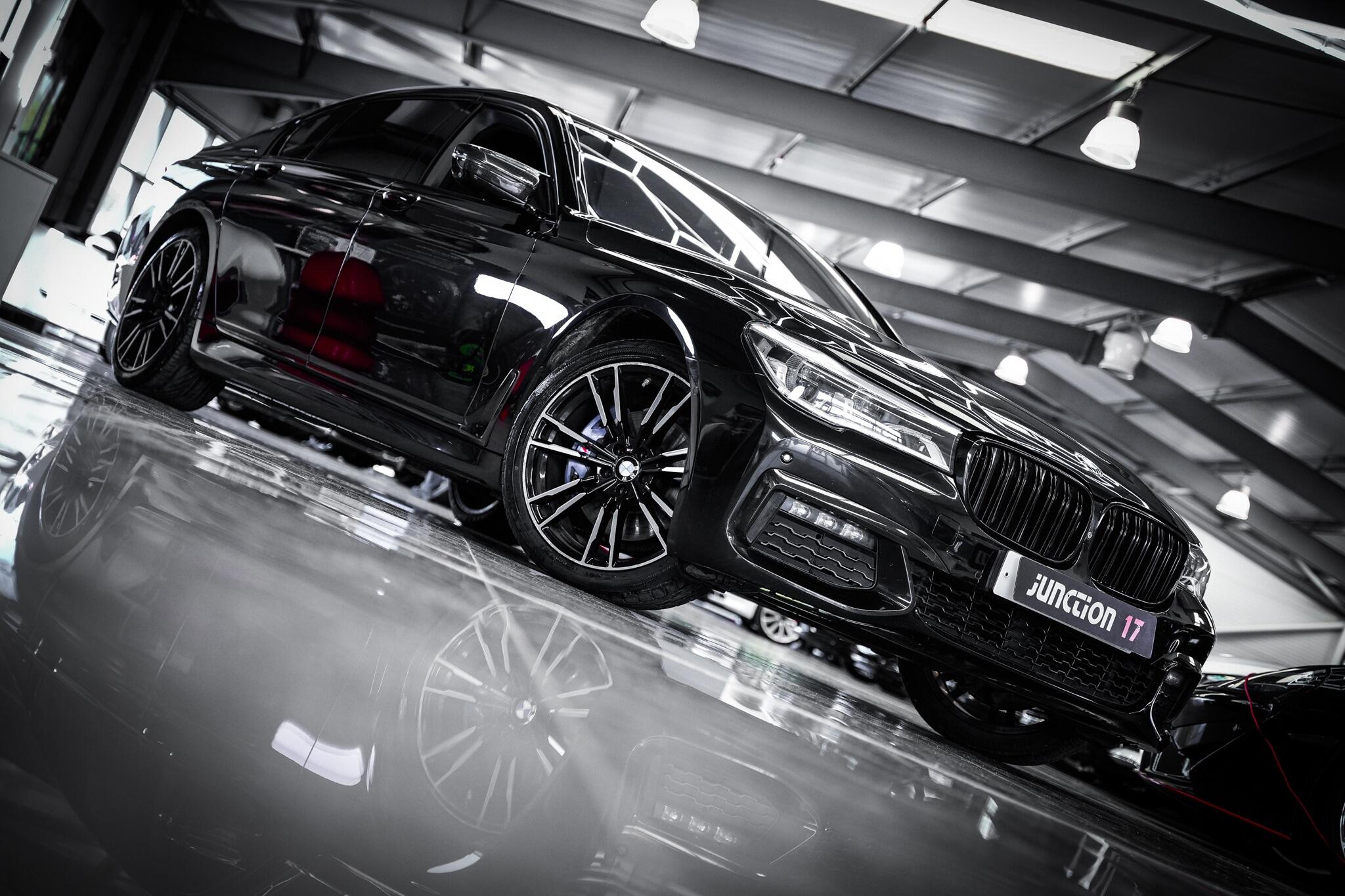 BMW 7 Series view 8