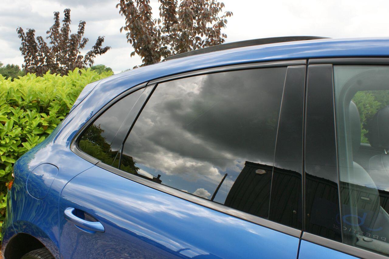 Porsche Macan view 12