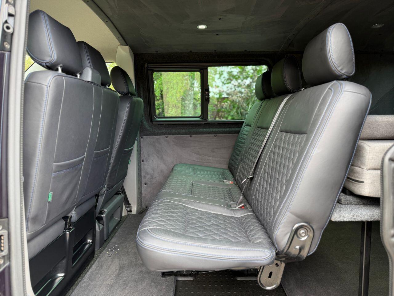 Volkswagen Transporter view 15